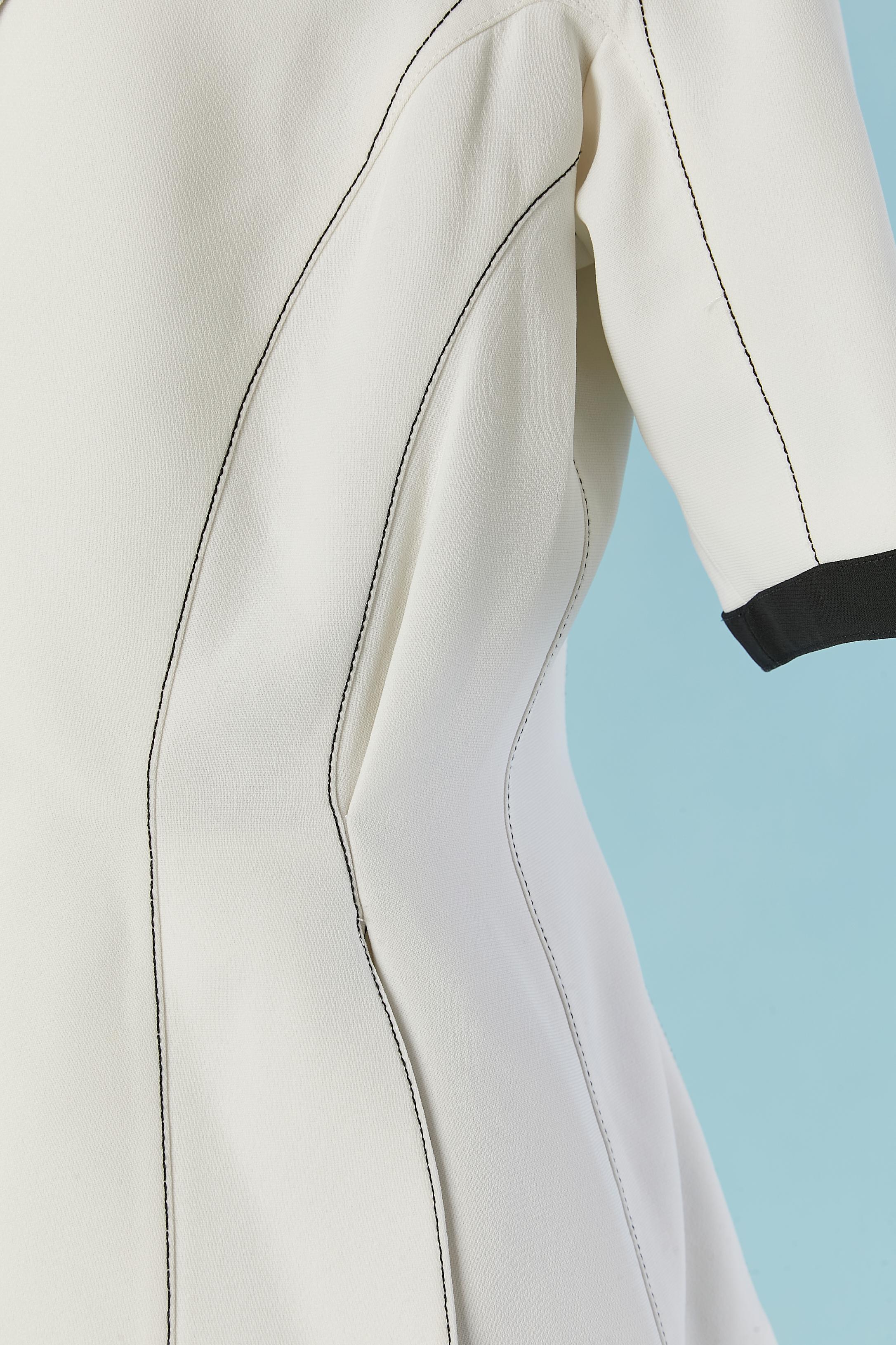 White single-breasted jacket with black edge Thierry Mugler Circa 1990's In Excellent Condition For Sale In Saint-Ouen-Sur-Seine, FR