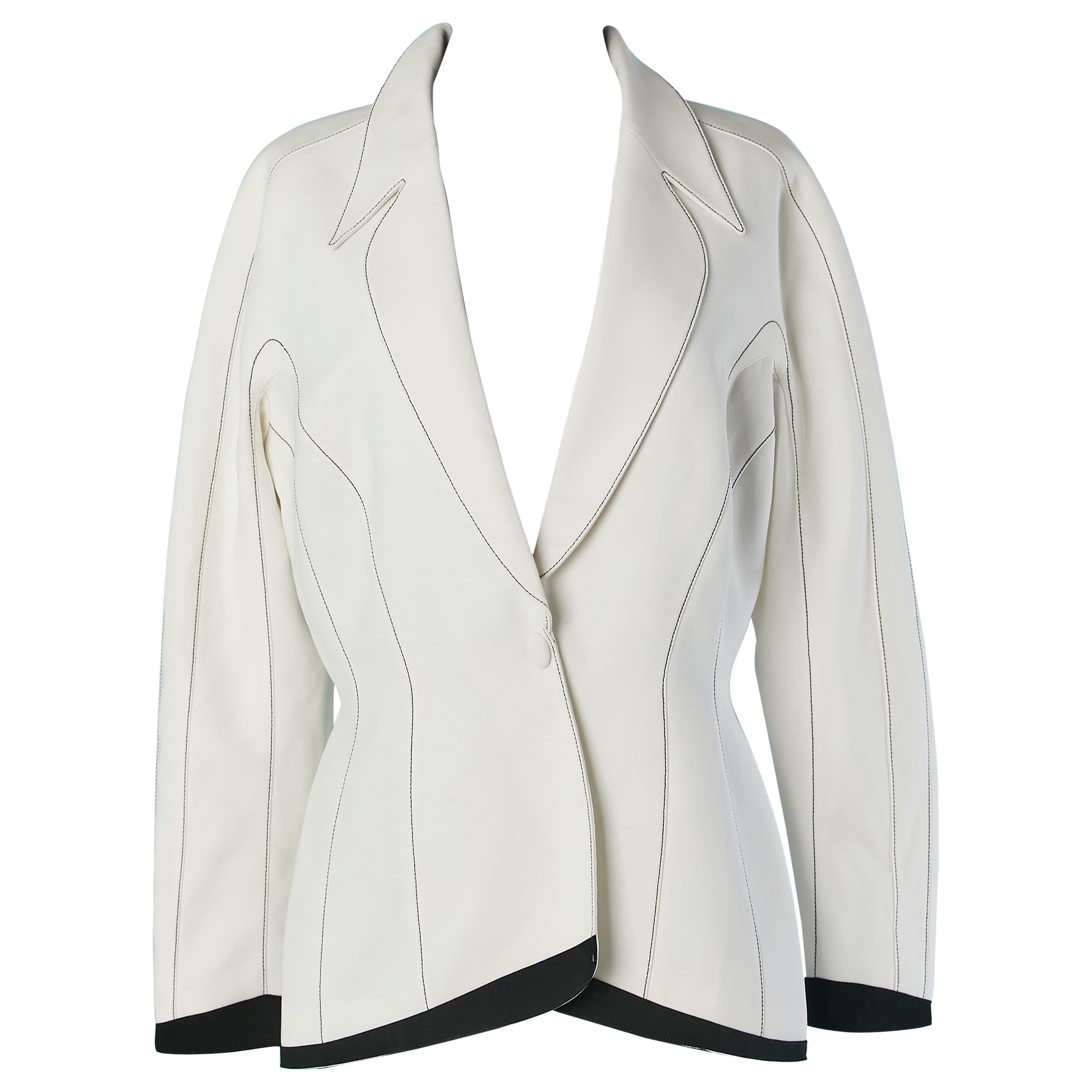 Chaqueta blanca de botonadura sencilla con pespunte y borde negro Thierry Mugler