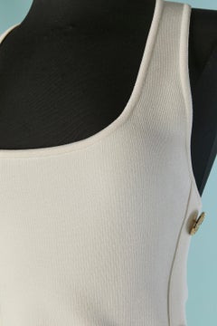Vestido de cóctel blanco de punto sin mangas con botón de metal dorado ALEXANDRE VAUTHIER