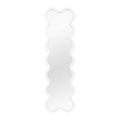 Specchio da parete bianco sottile in vetro biologico con cornice ondulata scultorea di Oitoproducts