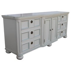Cómoda Sloane blanca by Century Furniture