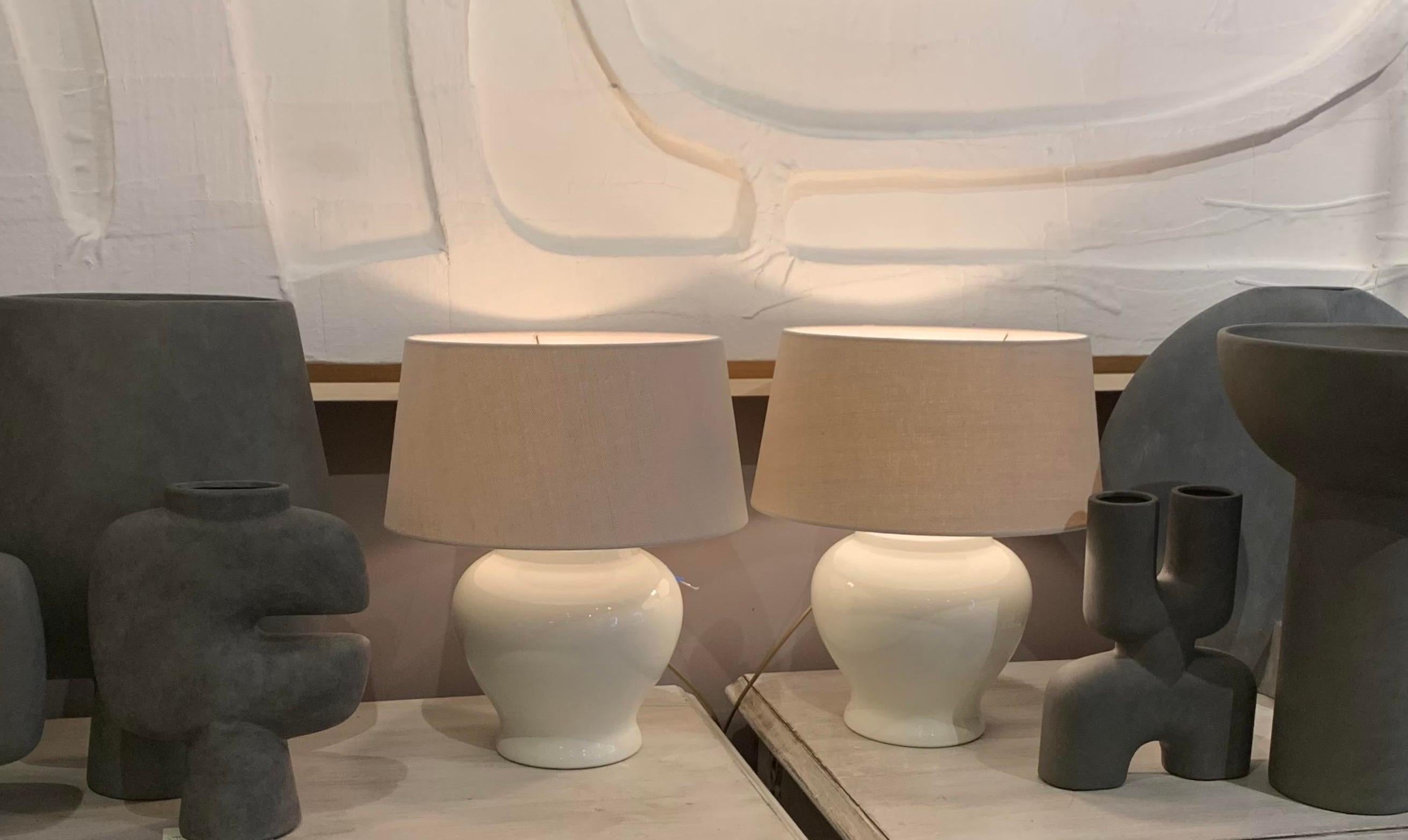 Weiße Lampen in Form eines kleinen Ingwer-Glases, China, Contemporary im Zustand „Neu“ im Angebot in New York, NY