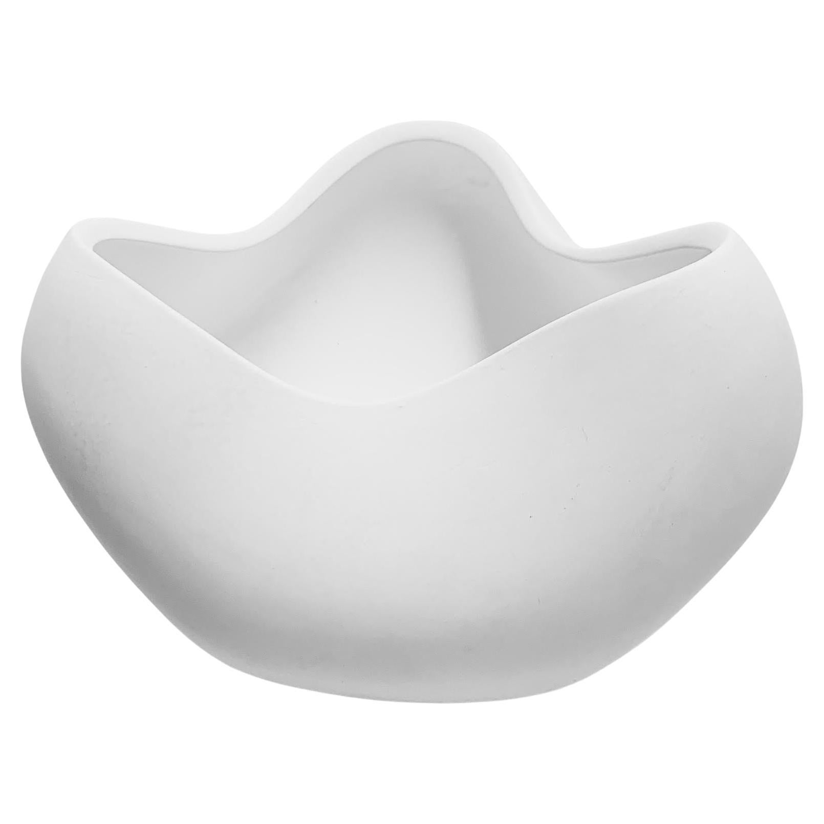 White Smooth Finish Curved Shaped Danish Design Bowl, China, Contemporary For Sale