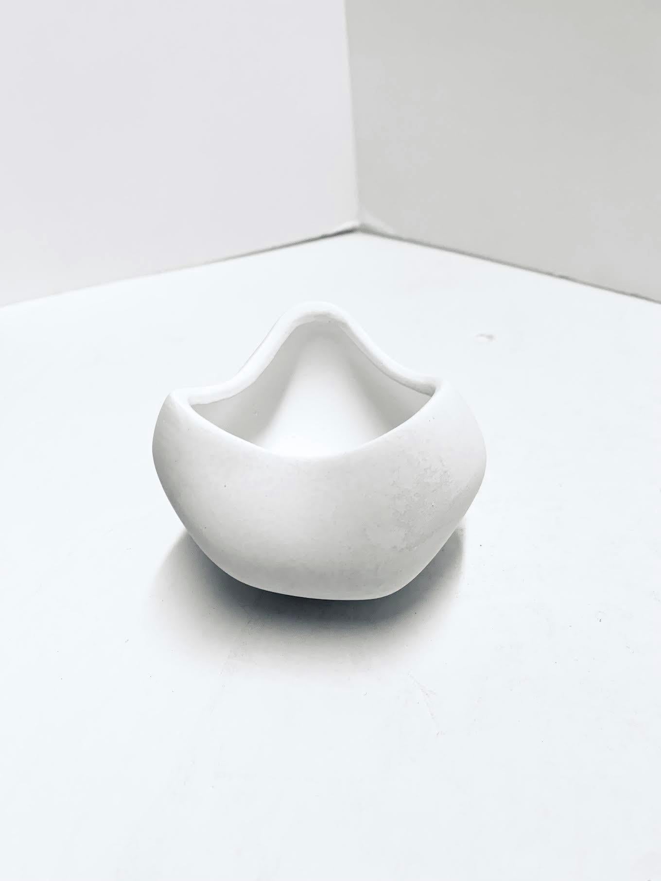 White Smooth Finish Curved Shaped Danish Design Mini Bowl, China, Contemporary In New Condition For Sale In New York, NY