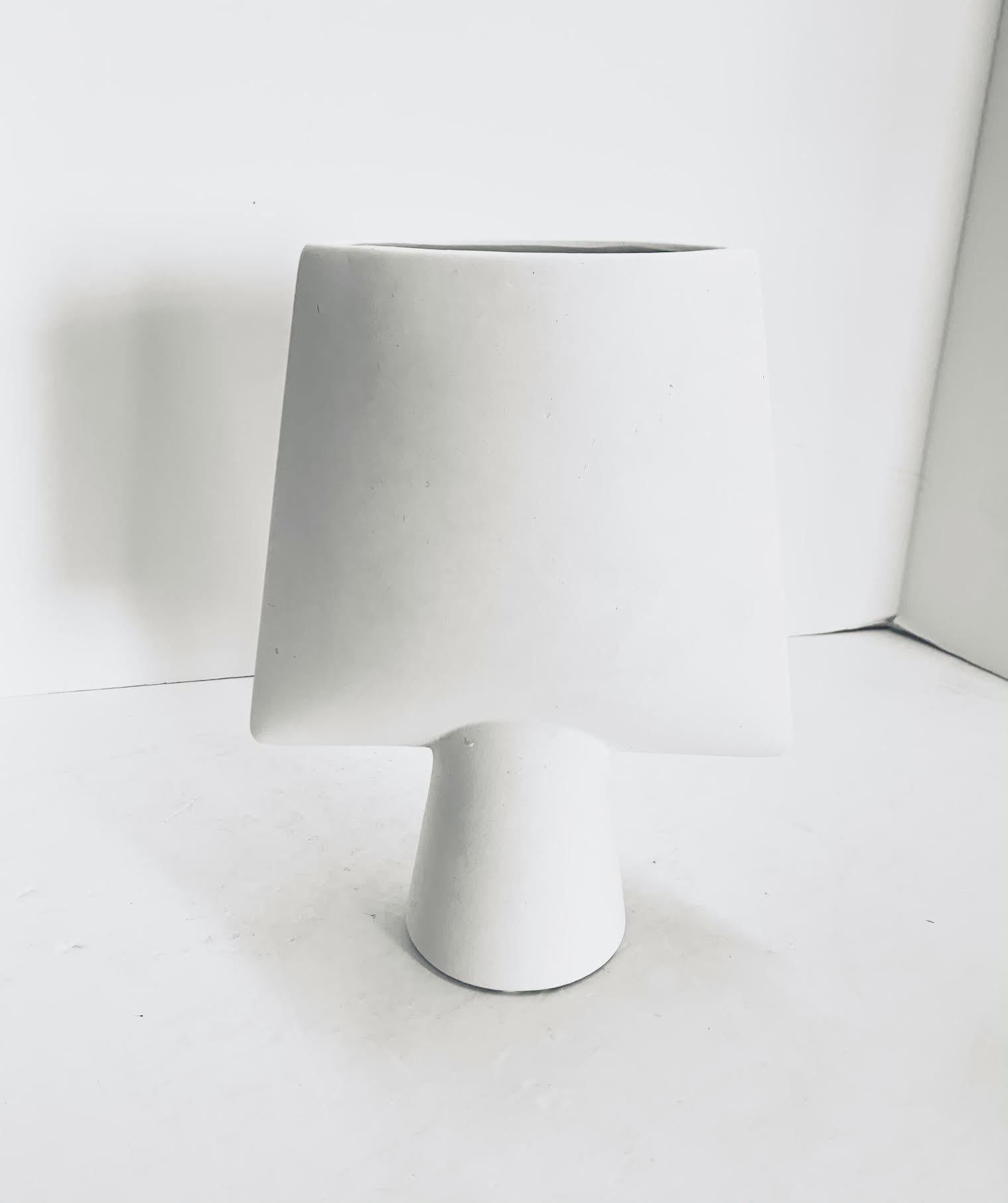 Contemporary Danish design arrow shape vase.
Smooth white finish.
Part of a very large collection.