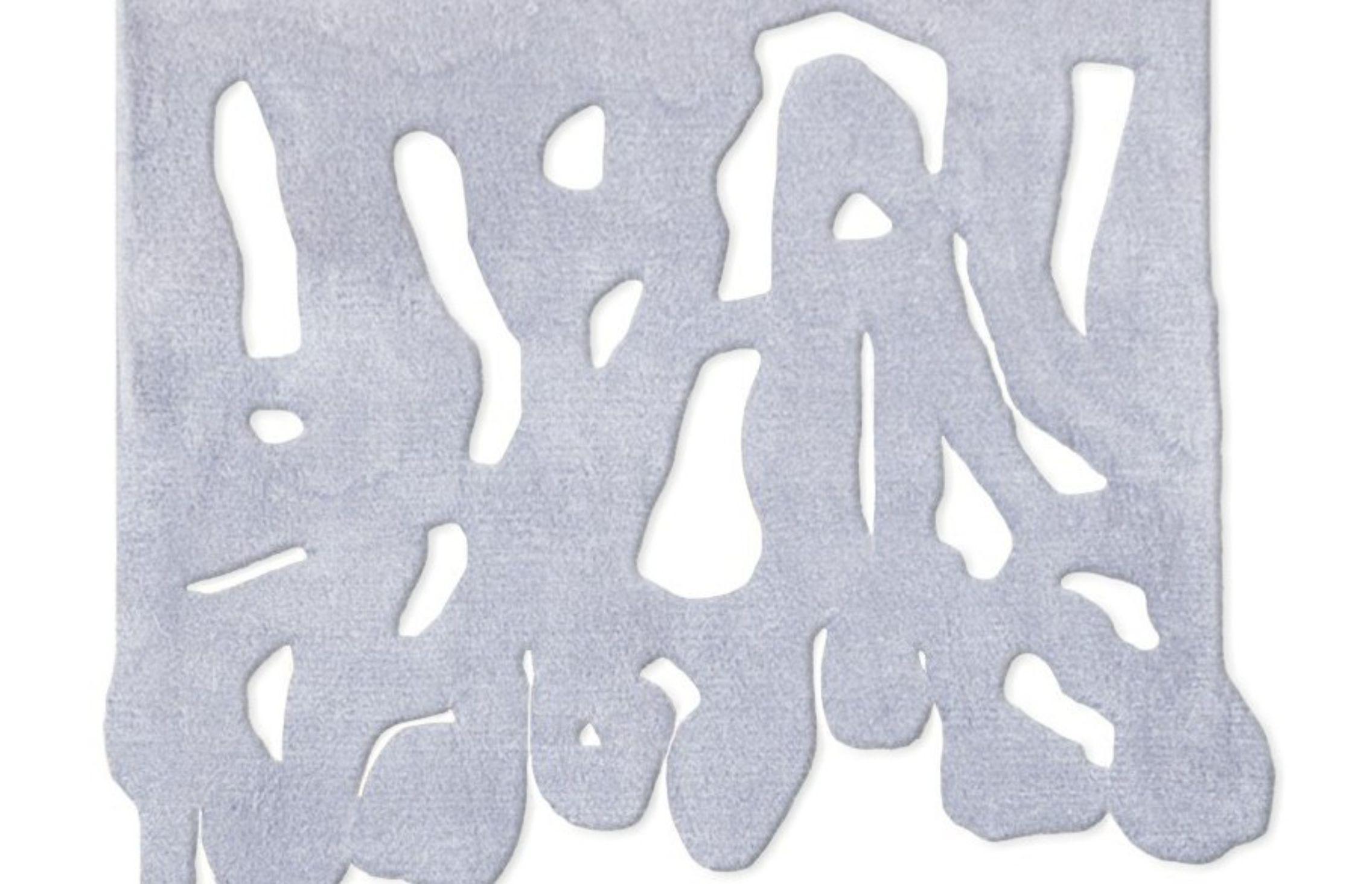 Tapis noué à la main White snakeroot par Laroque Studio
Dimensions : 100 x 80 cm
Matériaux : Acrylique
Qualité : 500.000 points

Il serait presque impossible de citer une seule idée qui a inspiré la collection 00. Ça a commencé avec le tableau