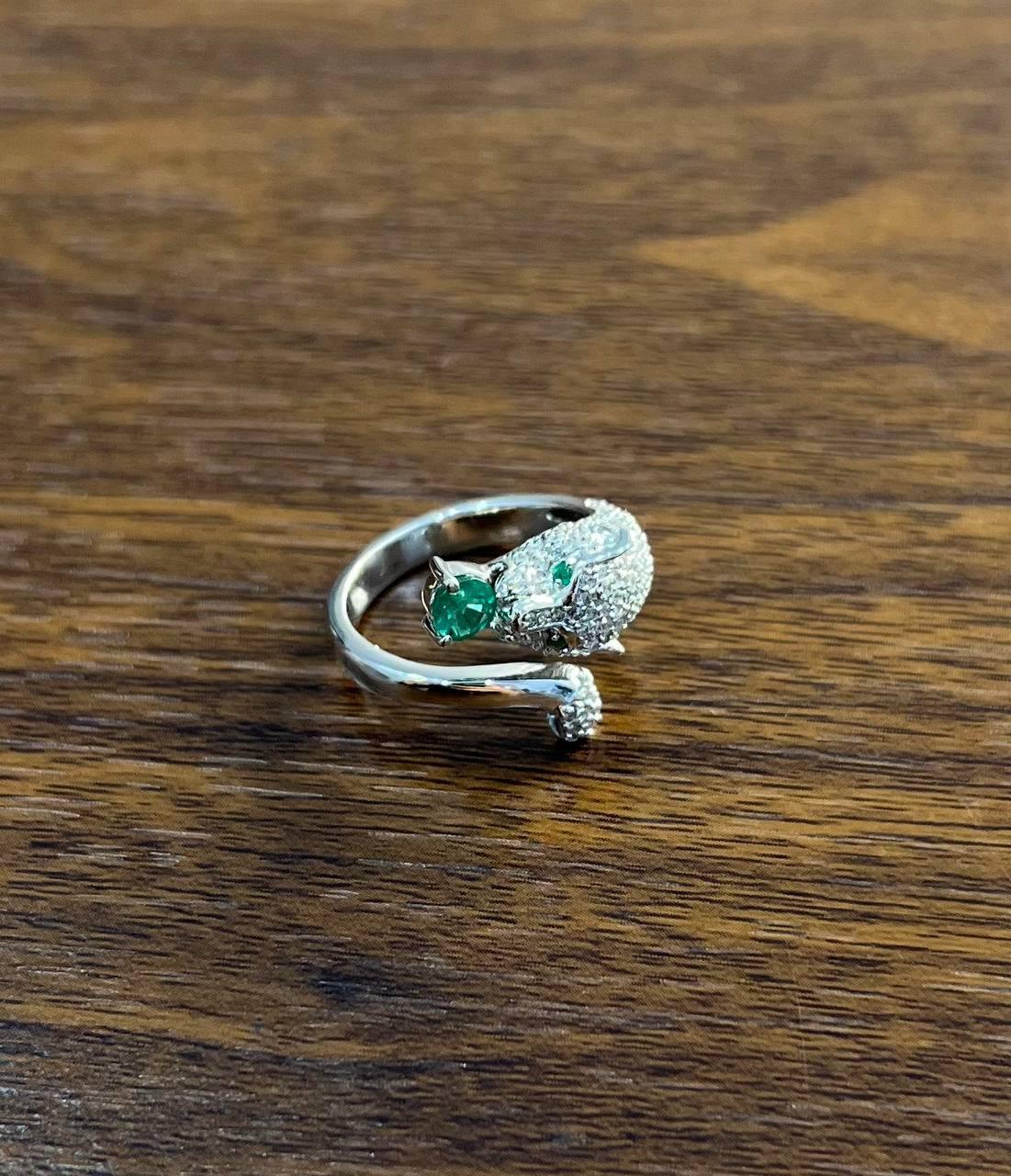 Whiting Leopardo Pantera con diamanti incastonati e occhi di smeraldo Anello in oro bianco 14K In condizioni Nuovo in vendita a Oakton, VA