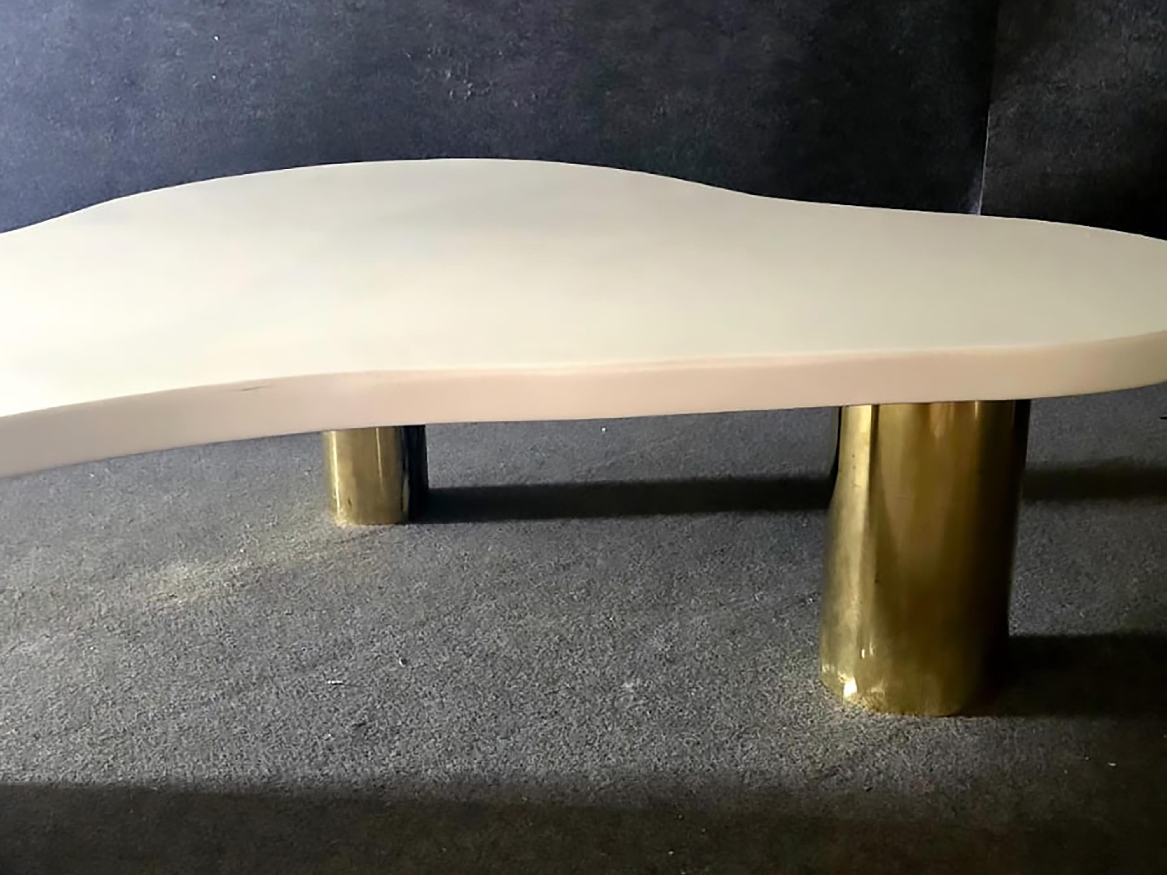 White Solid Wood Cloud Style Coffee Table with 3 Brass Feet, Made in Italy, JF In New Condition For Sale In Guazzora, IT