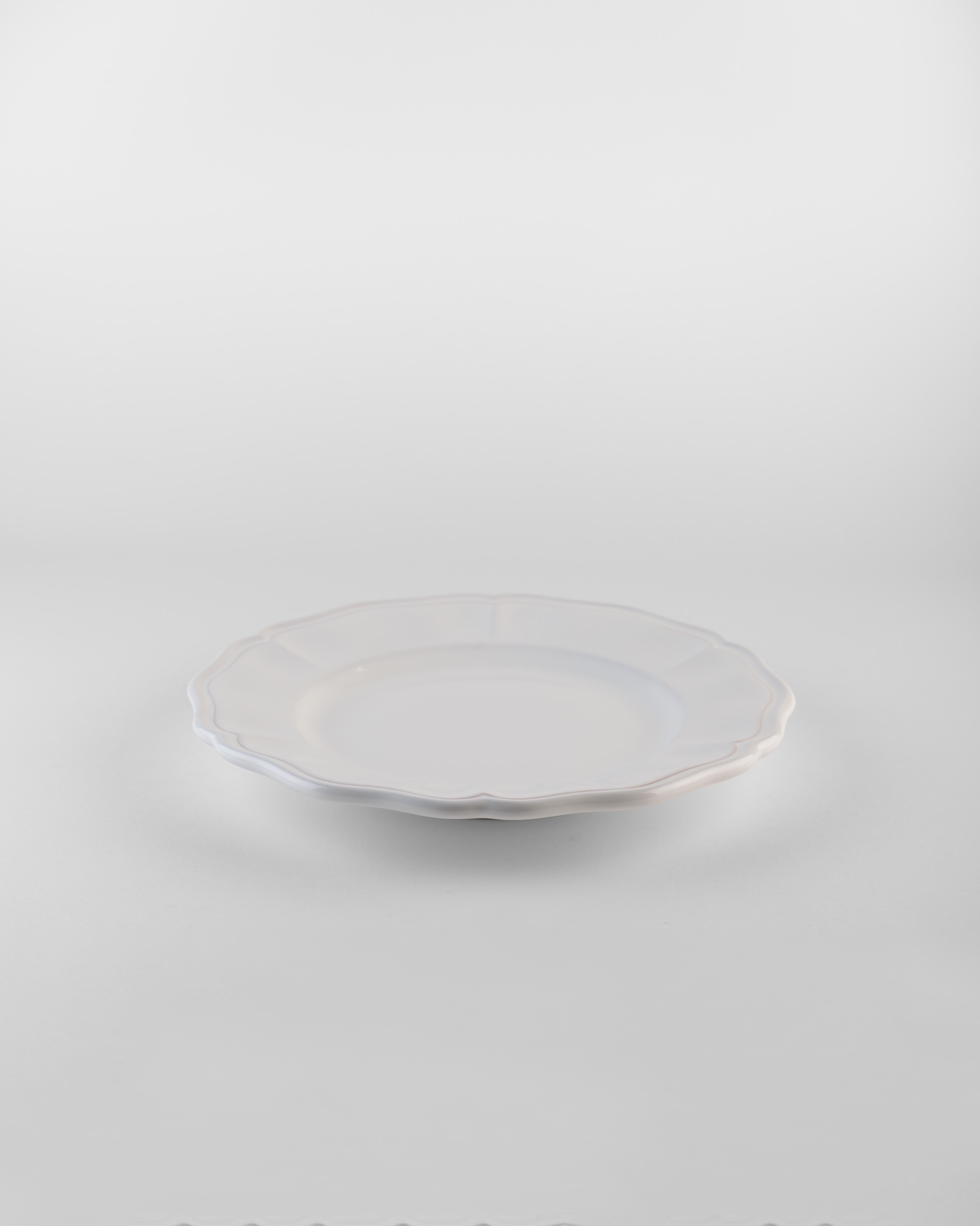 Los platos hondos blancos sirven: Sopa, soporte, plato auxiliar para 4. Hecho a mano en Italia 2024 en Nuevo estado para la venta en San Miniato PI, IT