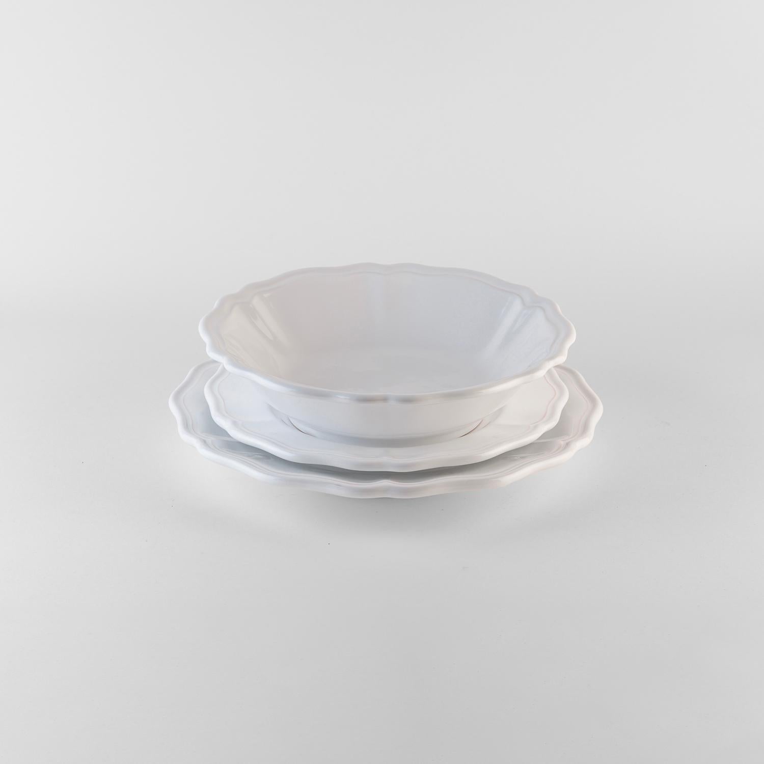 Los platos hondos blancos sirven: Sopa, soporte, plato auxiliar para 4. Hecho a mano en Italia 2024 Siglo XXI y contemporáneo en venta