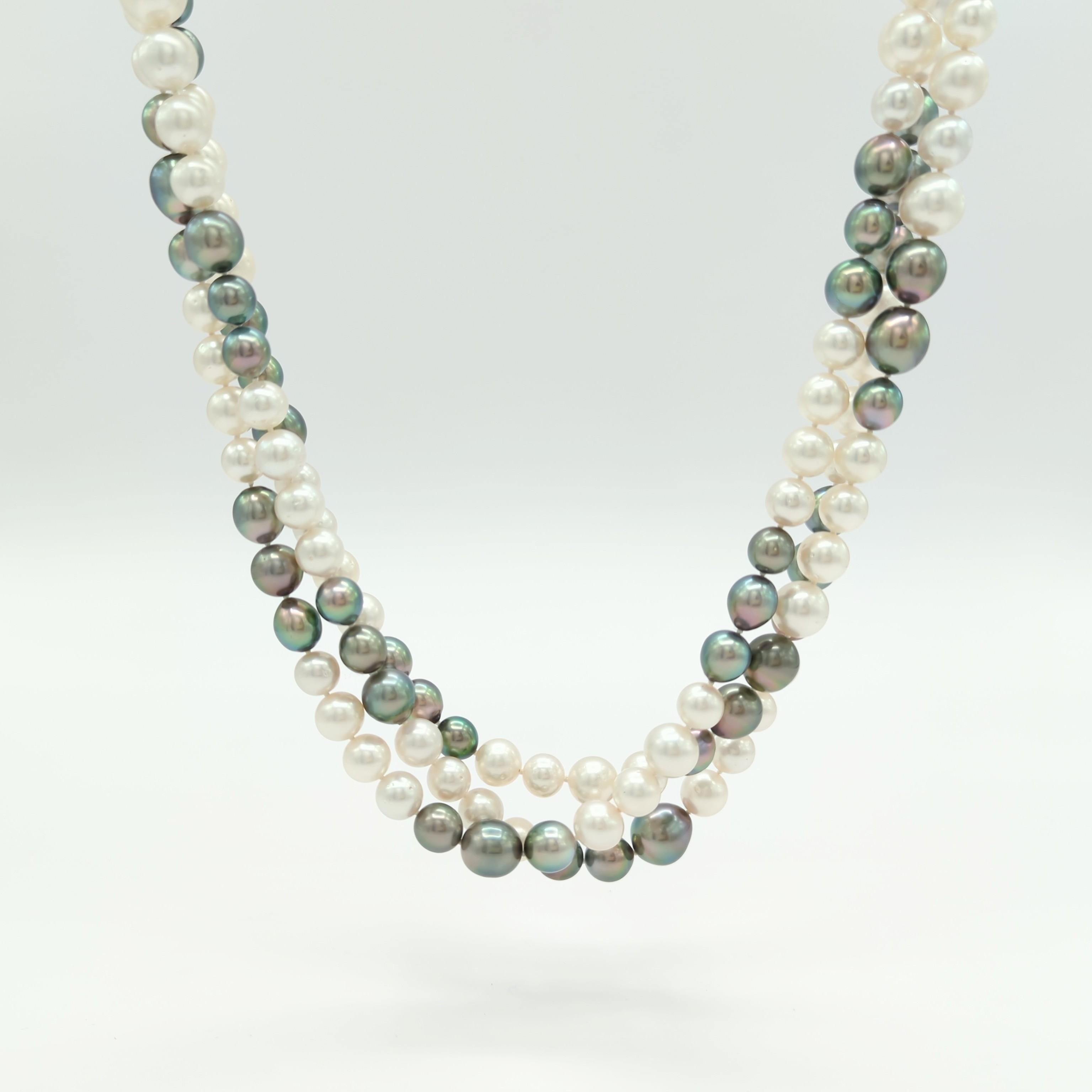 Collier superposé de perles blanches des mers du Sud et de Tahiti en vente 1