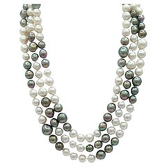 Lagenförmige Halskette aus weißem Südsee- und Tahiti-Perlen