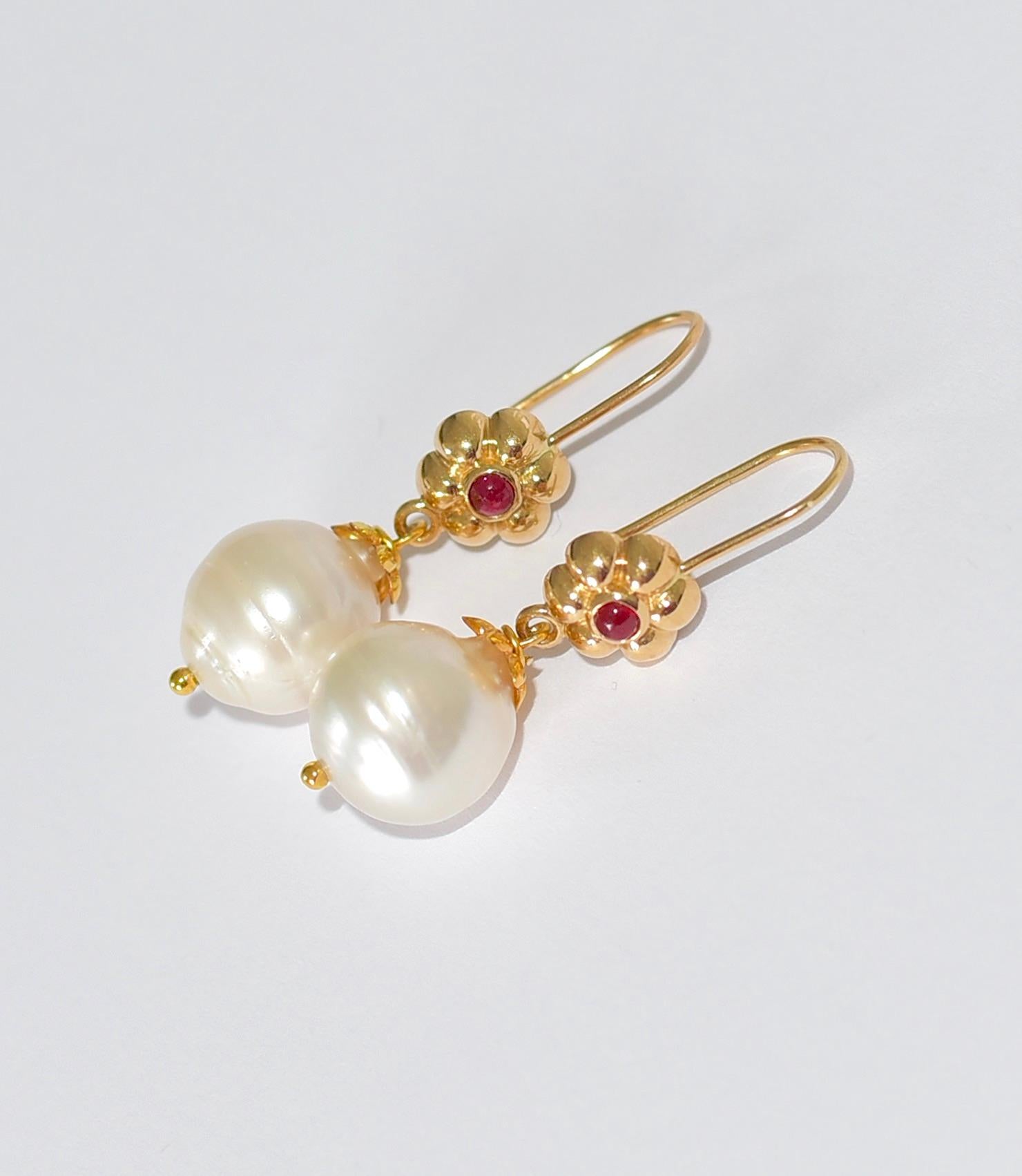 White South Sea Baroque Pearl, Natural Ruby in 18K Solid Yellow Gold In New Condition In Astoria, NY