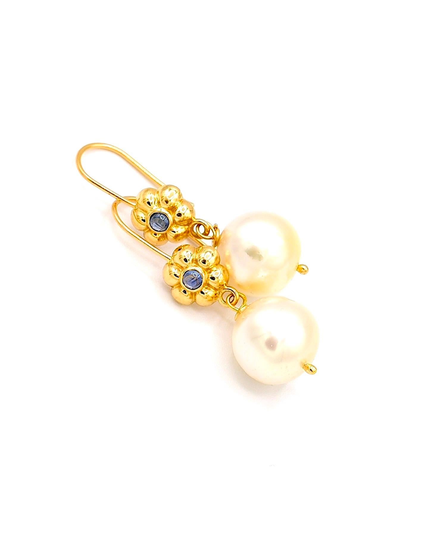 Round Cut White South Sea Cultured Pearl, Natural Blue Sapphire in 18K Solid Yellow Gold