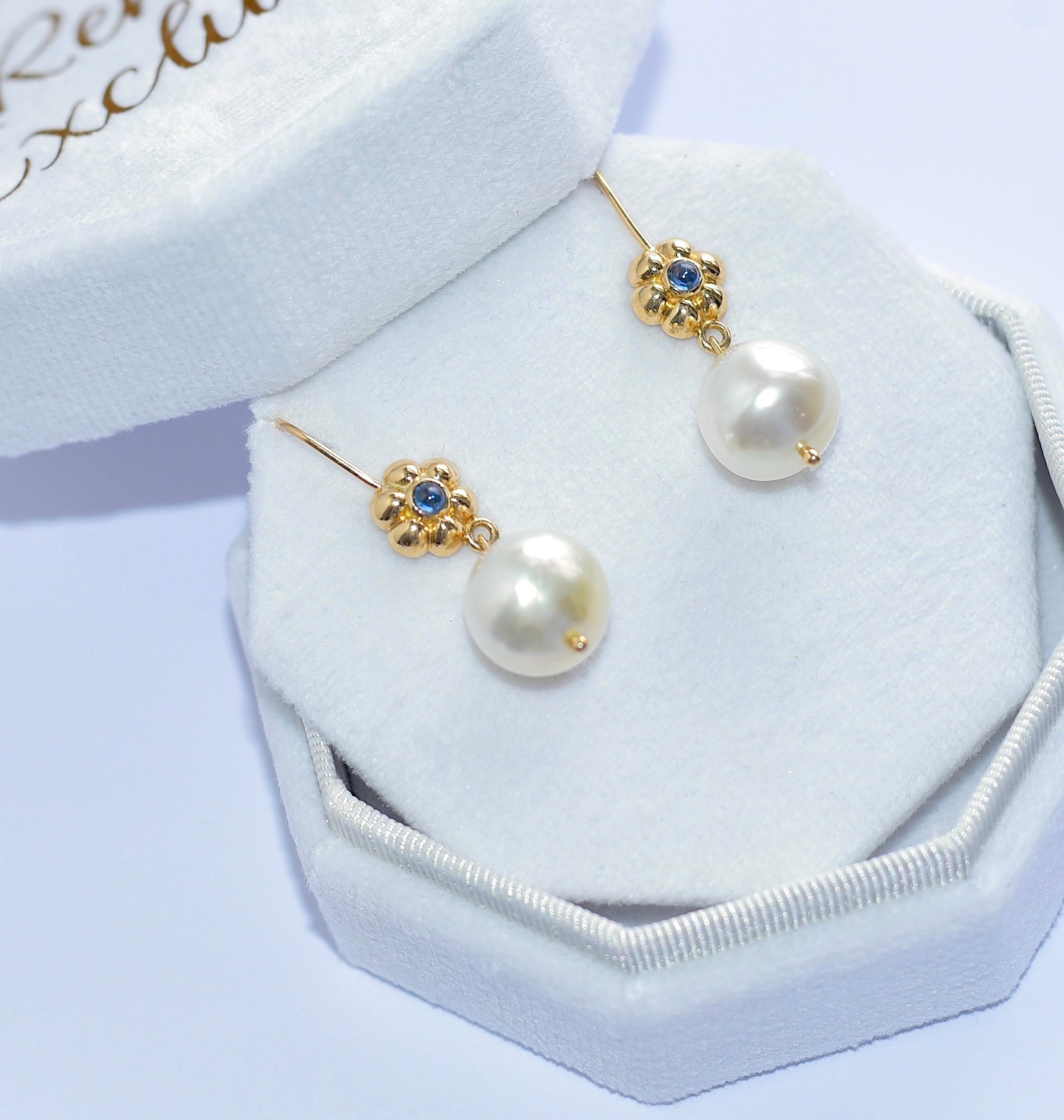 White South Sea Cultured Pearl, Natural Blue Sapphire in 18K Solid Yellow Gold 2