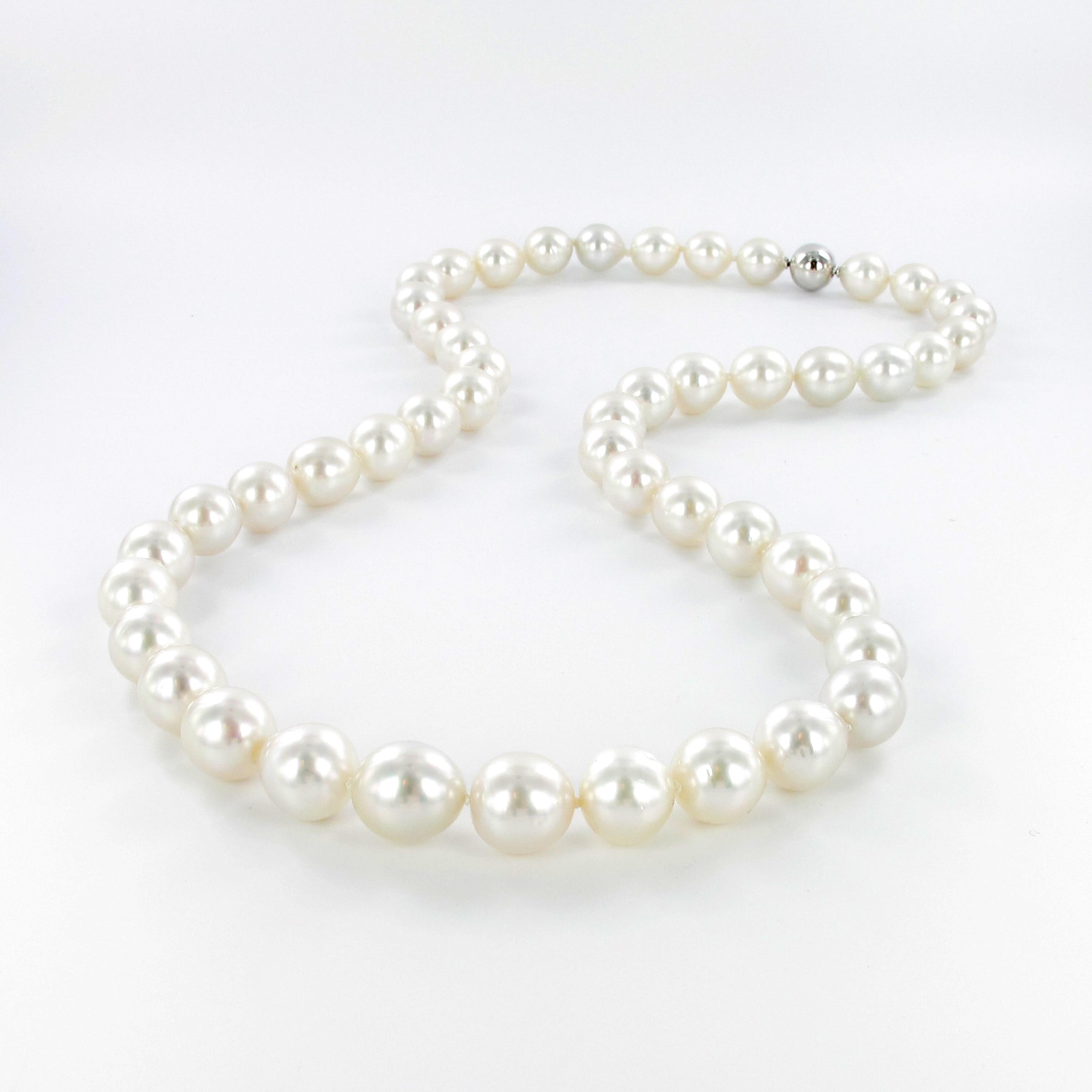 Women's or Men's White South Sea Cultured Pearl Necklace For Sale
