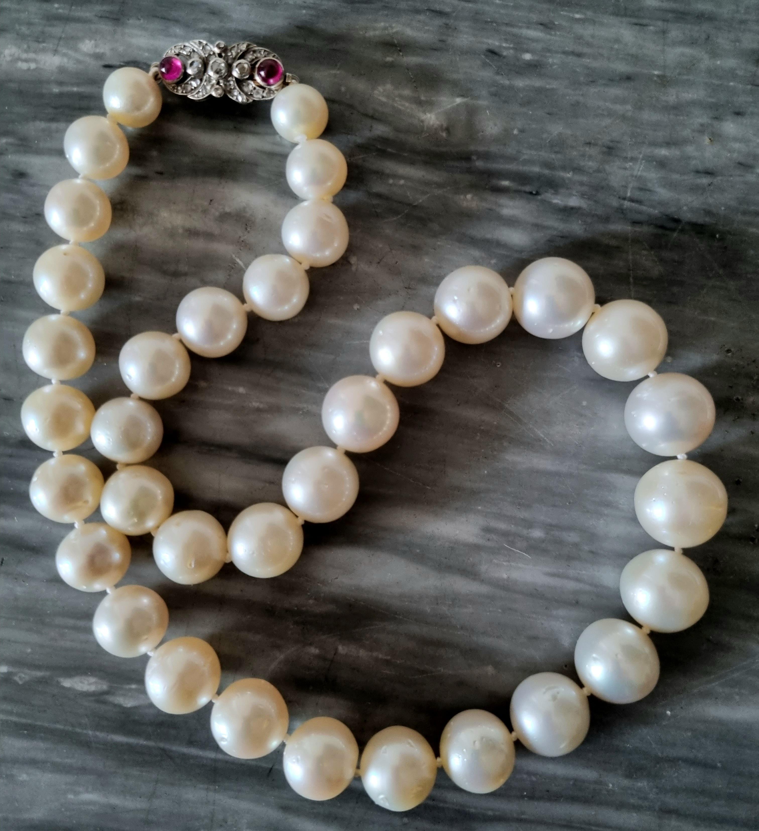 Contemporary White South Sea  Cultured Pearl Necklace  Graduated from 15mm to 10mm For Sale