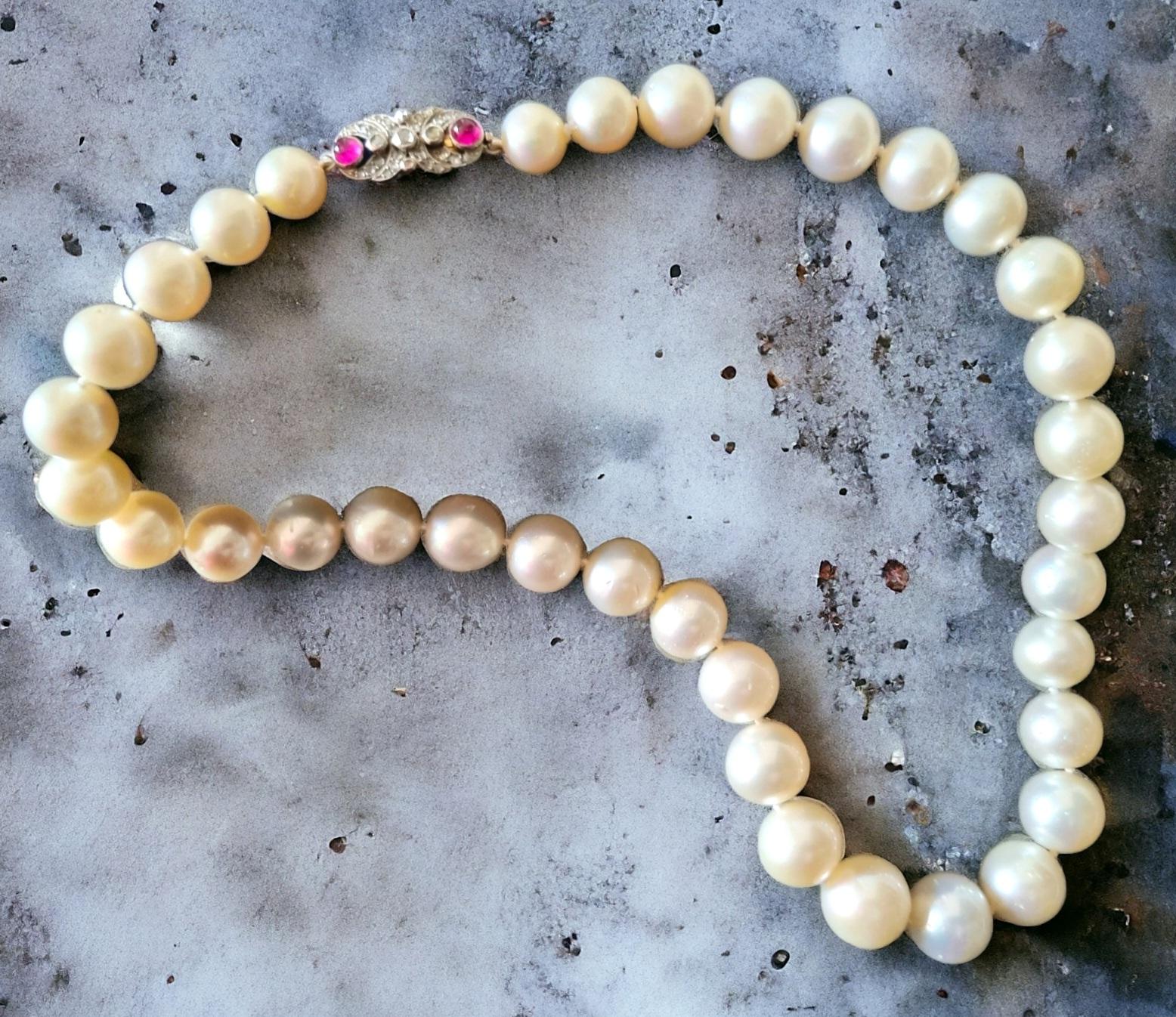 White South Sea  Cultured Pearl Necklace  Graduated from 15mm to 10mm For Sale 2
