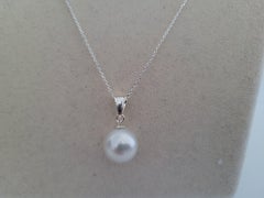 White South Sea Pearl High Luster and Orient Pendant Necklace