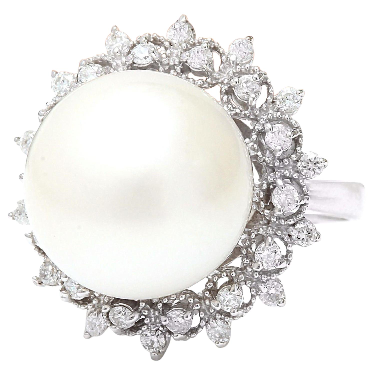 Presentamos nuestro elegante Anillo de Diamantes de Oro Blanco Macizo de 14 quilates adornado con una lustrosa pieza central de Perla Blanca del Mar del Sur de 12,00 mm. Elaborado con meticulosa atención al detalle, este anillo irradia sofisticación