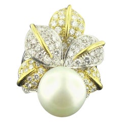White South Sea Pearl 18 Karat Yellow and White Gold 4.00 Carat Diamonds White South Sea Pearl 18 Karat Yellow and White Gold 4.00 Carat Diamonds