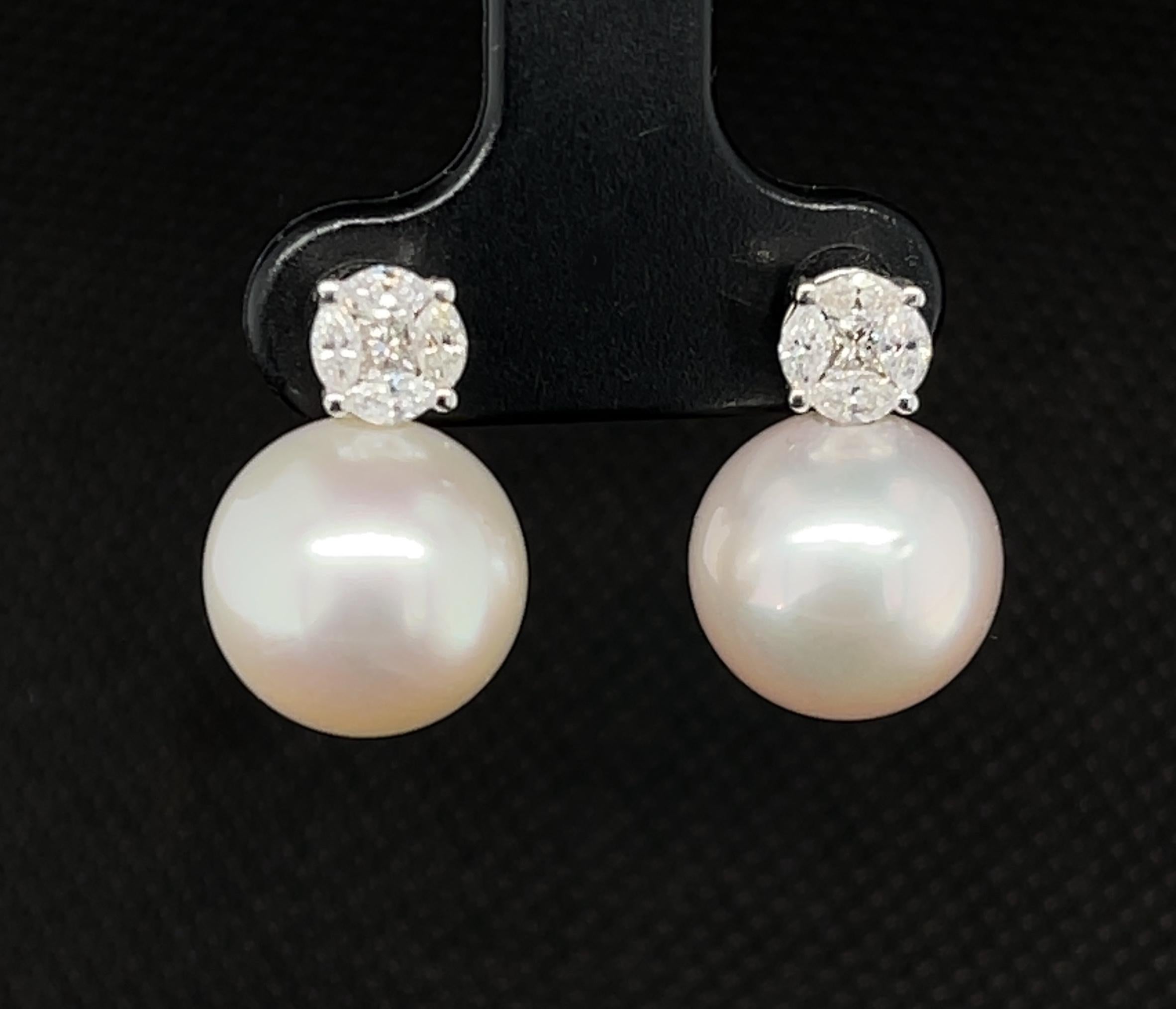 Artisan White South Sea Pearl, .42 Carat Total Diamond, White Gold Drop Earrings en vente
