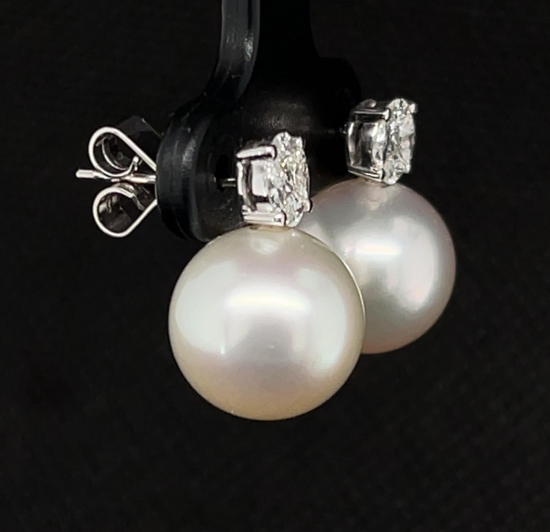 Taille ronde White South Sea Pearl, .42 Carat Total Diamond, White Gold Drop Earrings en vente