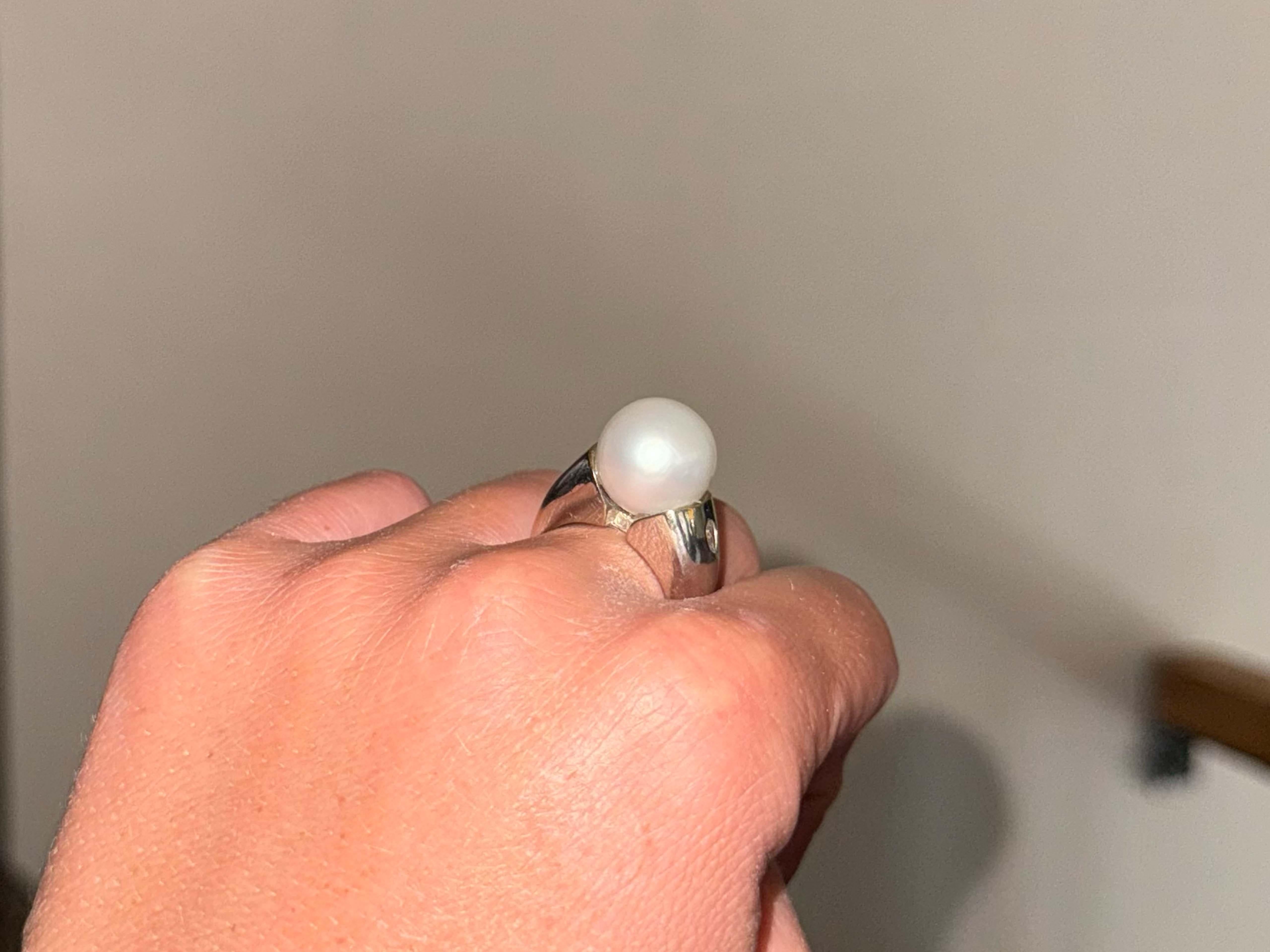Modern White South Sea Pearl and 2 Pear Shaped Diamonds Ring 14k White Gold For Sale