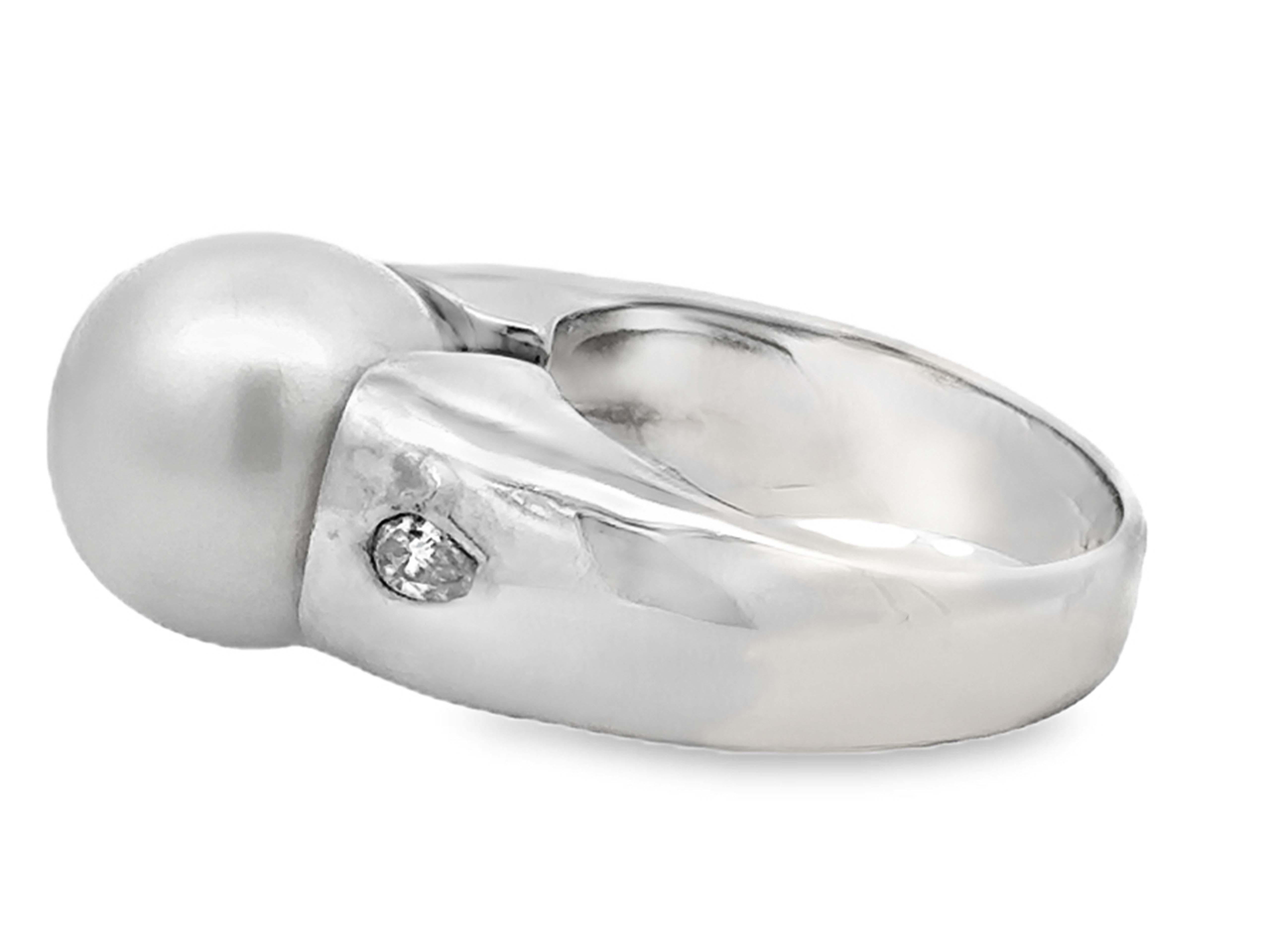 White South Sea Pearl and 2 Pear Shaped Diamonds Ring 14k White Gold For Sale 1