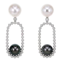 Boucles d'oreilles de soirée en perles blanches des mers du Sud et perles noires de Tahiti