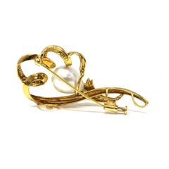 Broche en or 18 carats avec perles blanches des mers du Sud et diamants