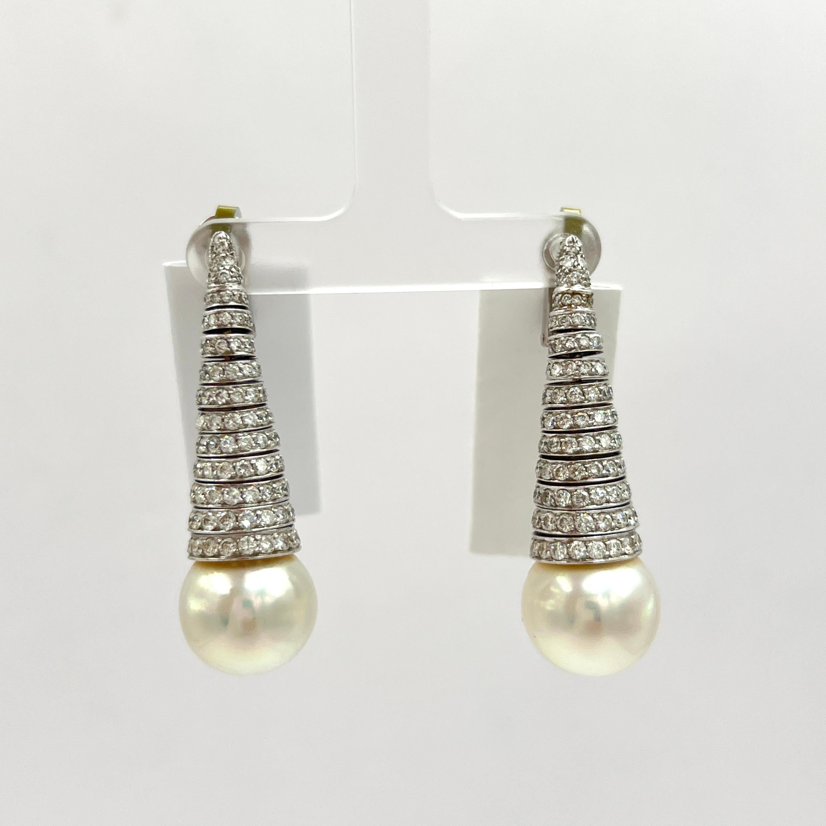 White South Sea Pearl and Diamond Dangle Earrings in 18K White Gold In New Condition In Los Angeles, CA