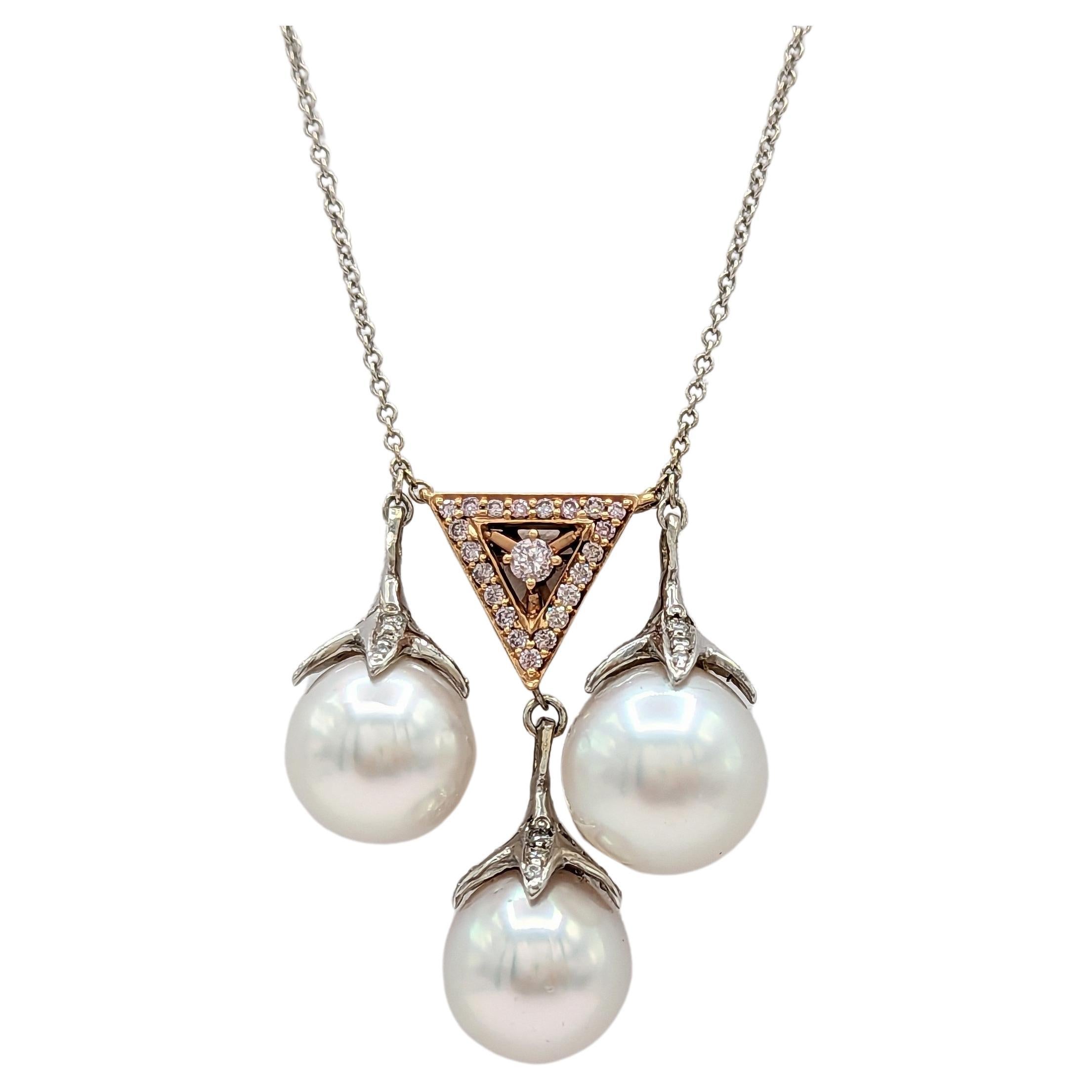 Collier de perles blanches des mers du Sud et de diamants en or bicolore 18K