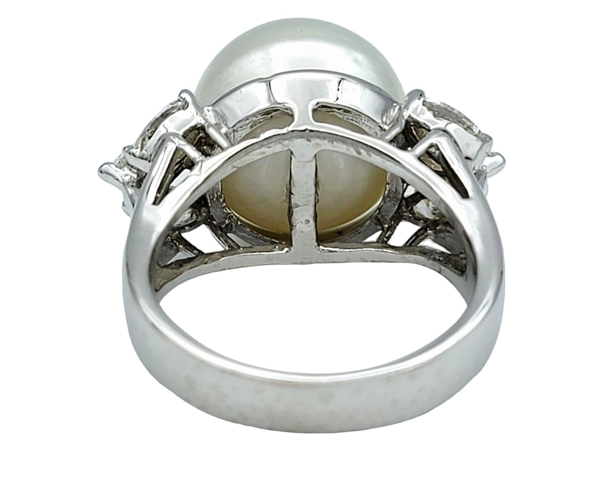 Taglio marquise Anello cocktail con perle bianche dei mari del sud e diamanti marquise in oro bianco 14 carati in vendita