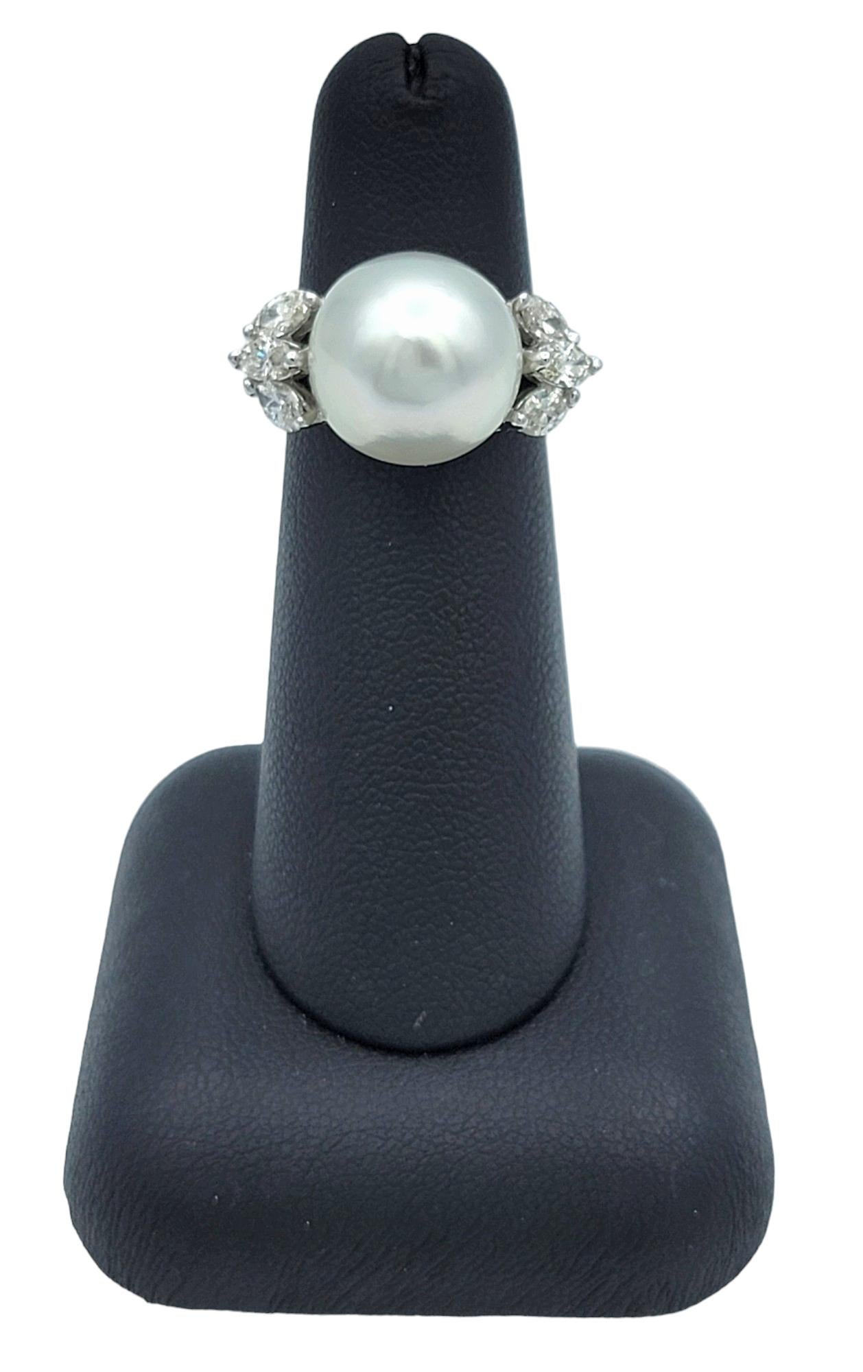 Anello cocktail con perle bianche dei mari del sud e diamanti marquise in oro bianco 14 carati in vendita 2