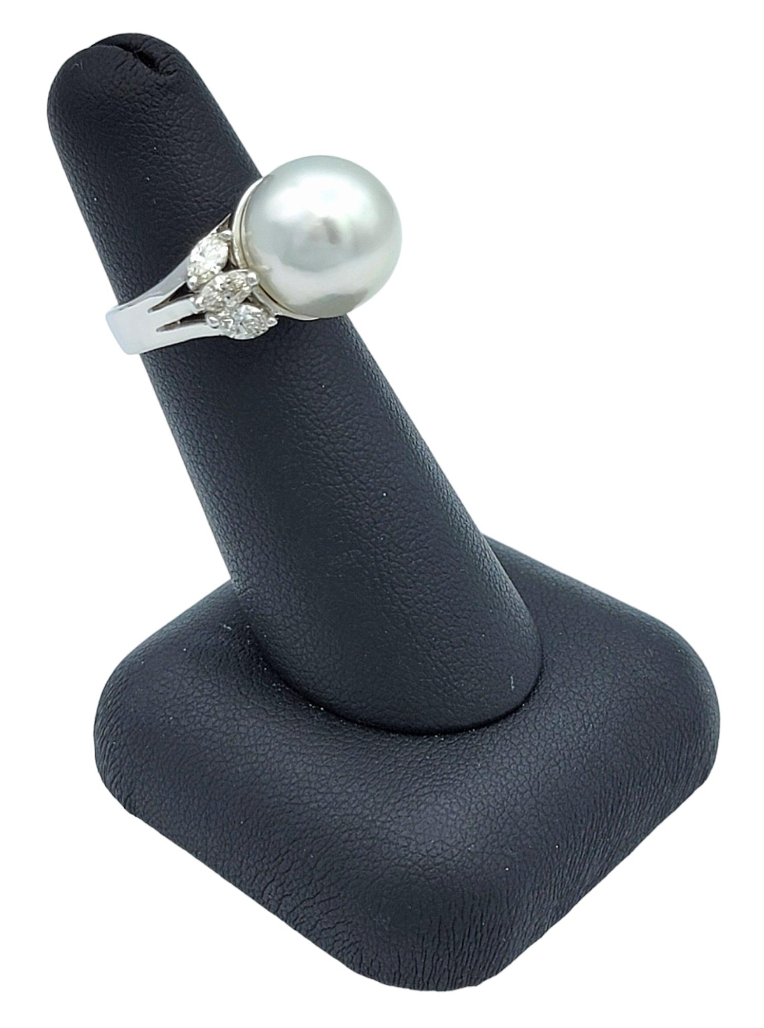 Anello cocktail con perle bianche dei mari del sud e diamanti marquise in oro bianco 14 carati in vendita 3