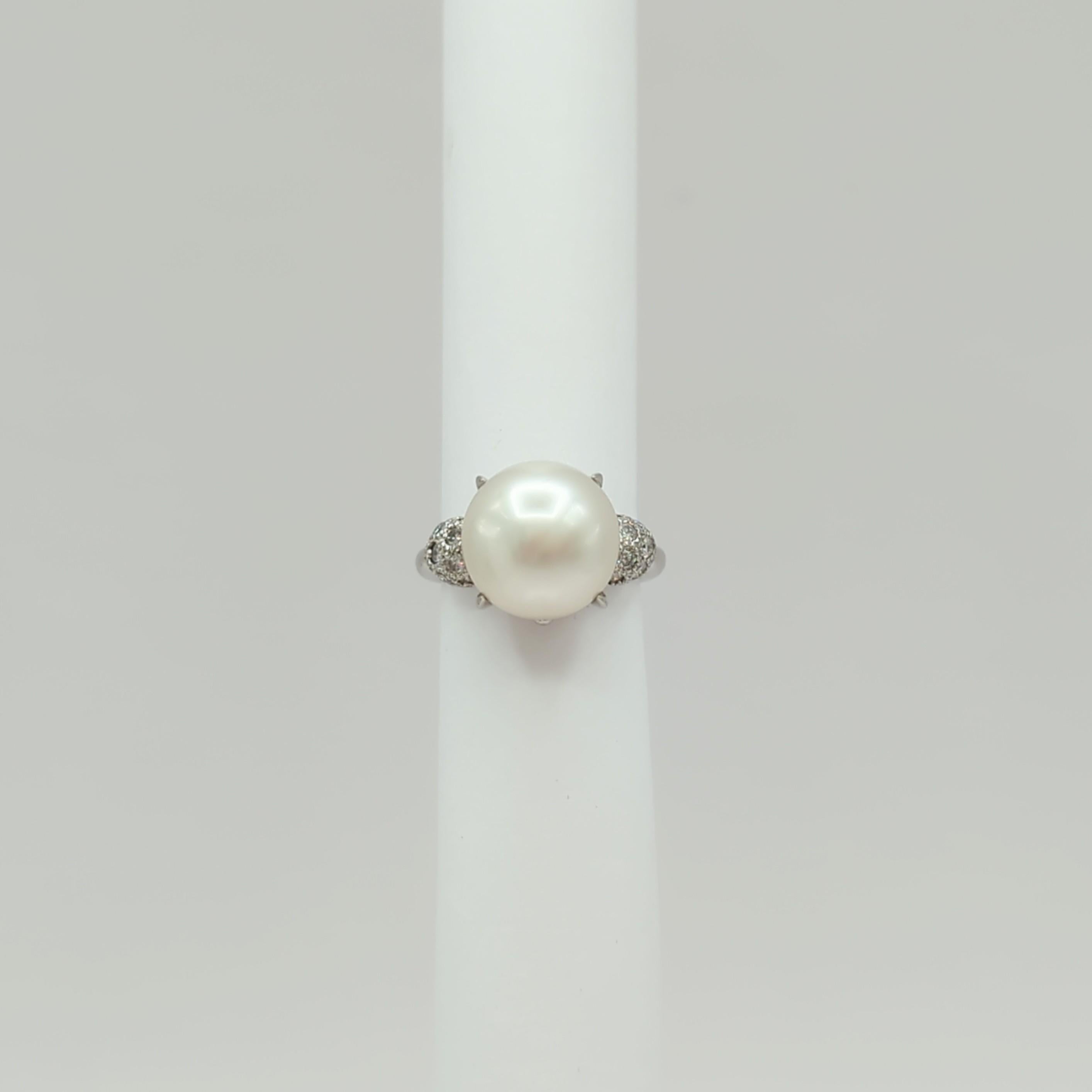 White South Sea Pearl and White Diamond Cocktail Ring in Platinum In New Condition For Sale In Los Angeles, CA