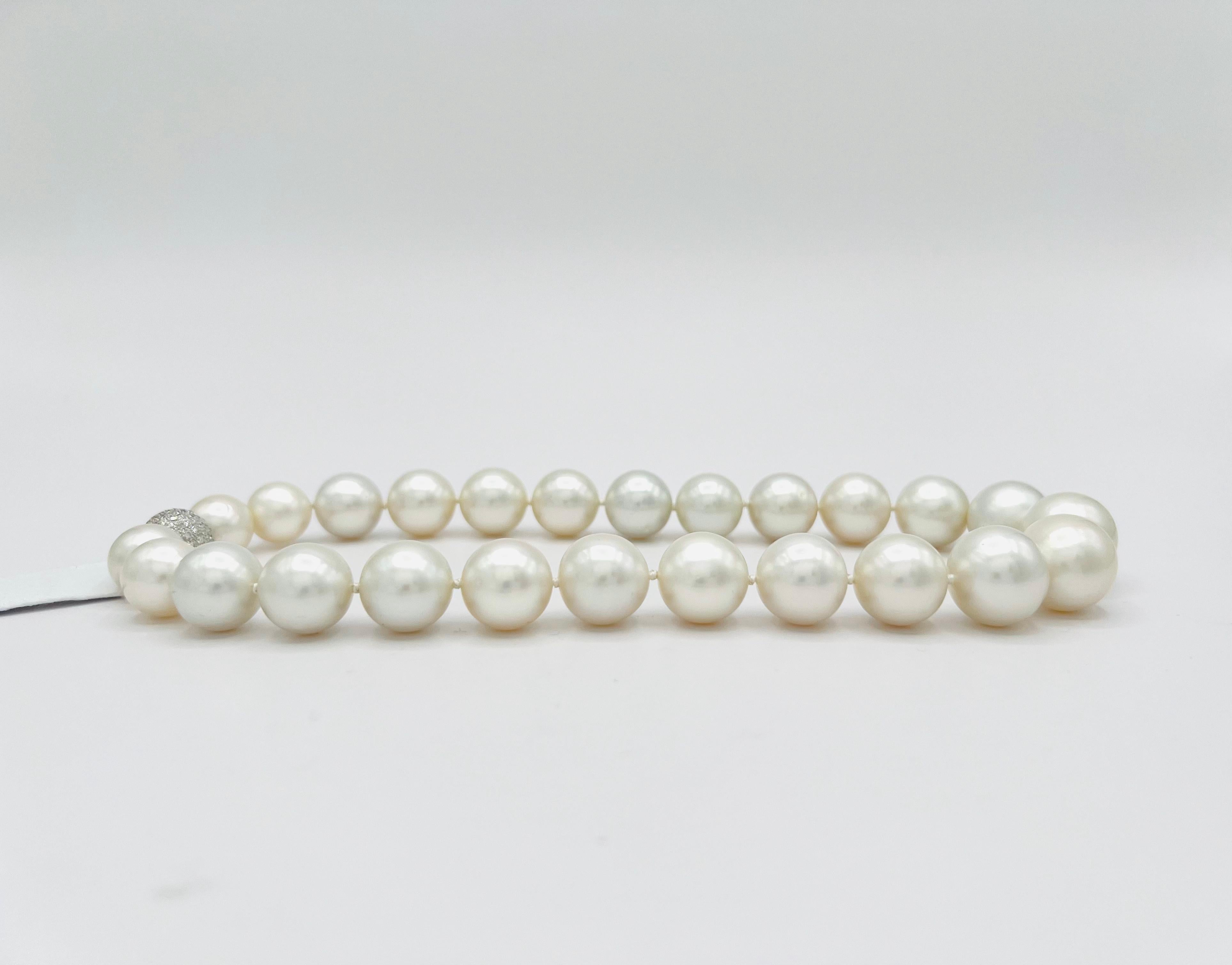 Collier de perles des mers du Sud blanches et de diamants blancs en or blanc 18 carats Unisexe en vente