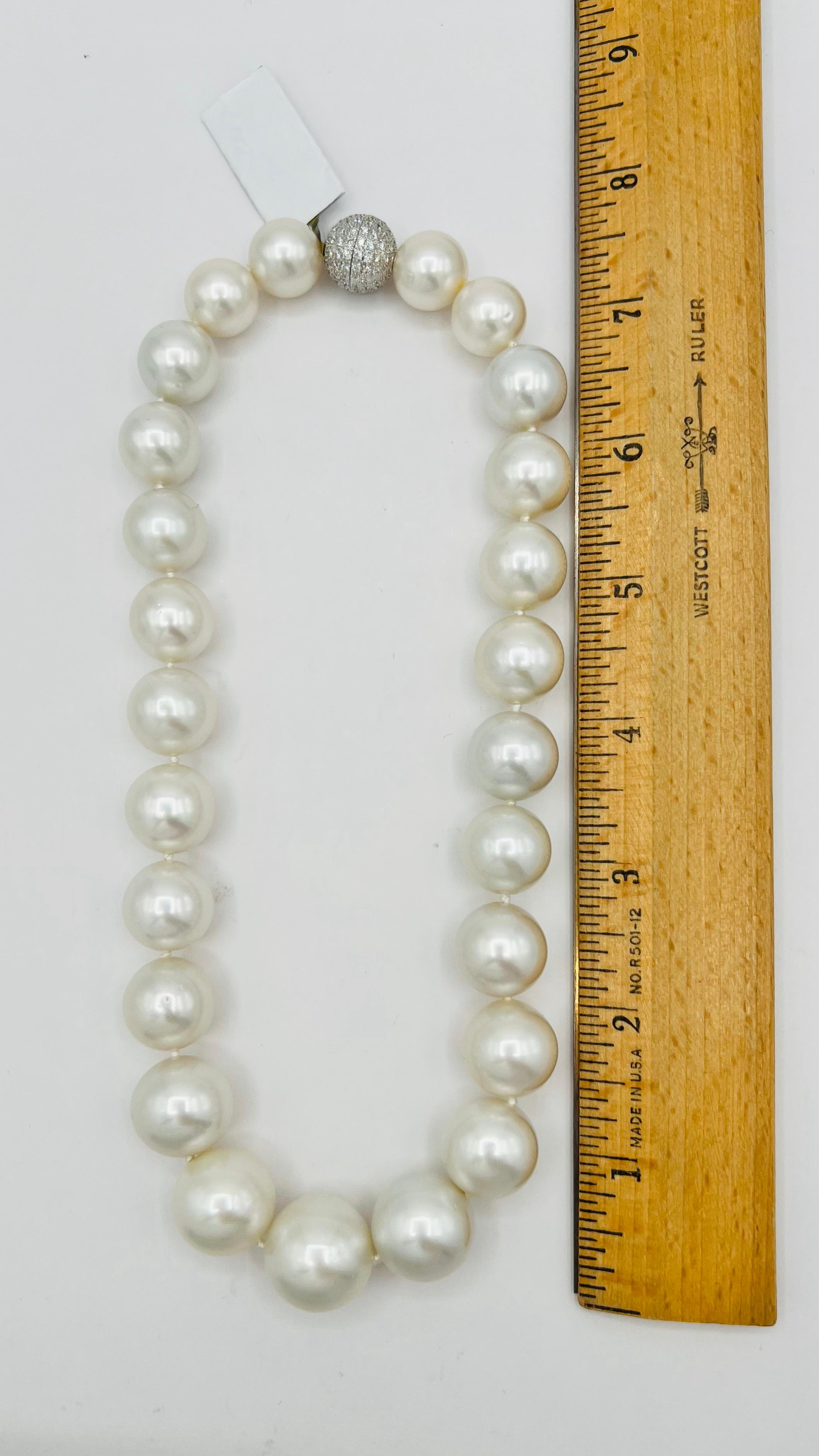 Collier de perles des mers du Sud blanches et de diamants blancs en or blanc 18 carats en vente 3