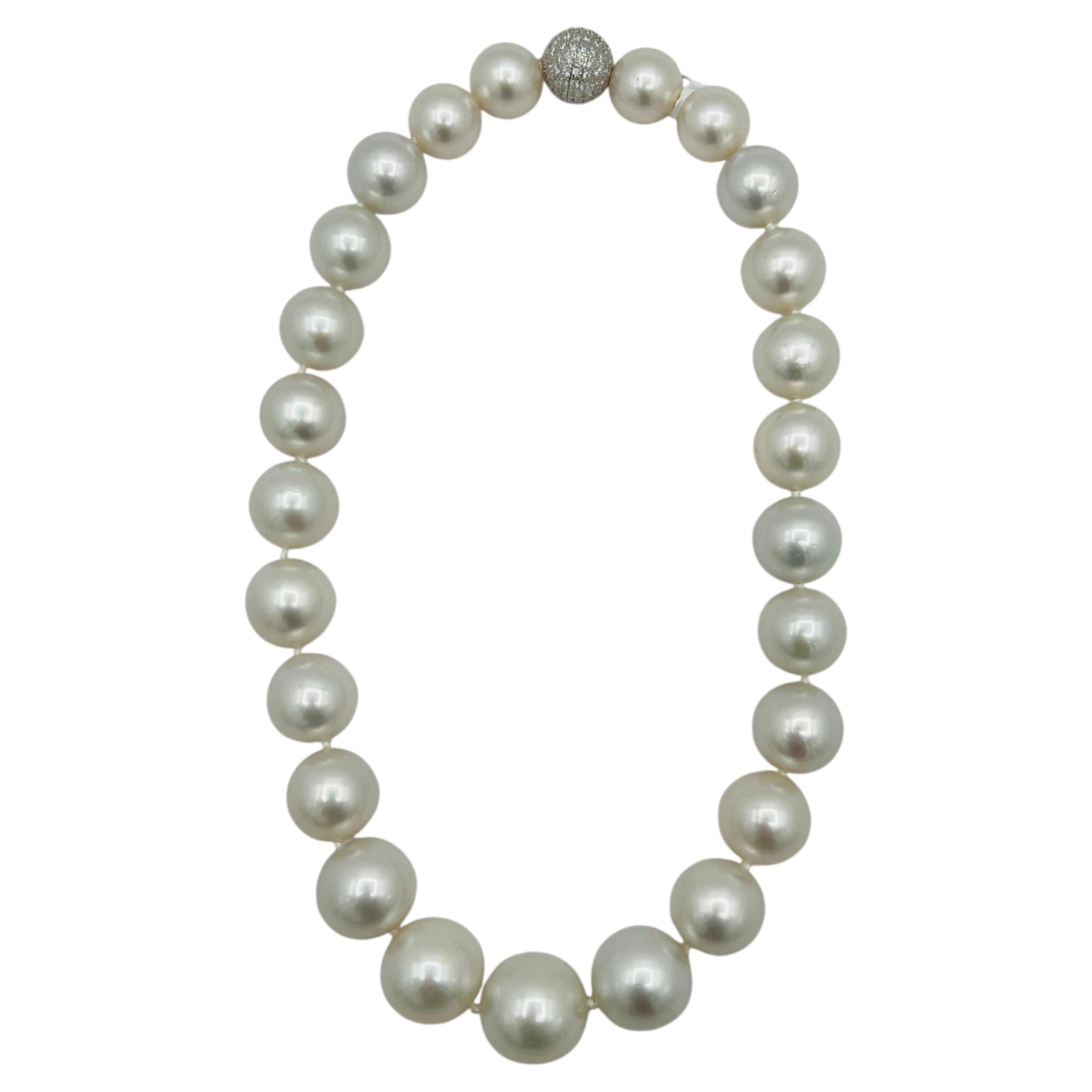 Collar de Perlas Blancas del Mar del Sur y Diamantes Blancos en Oro Blanco de 18 K