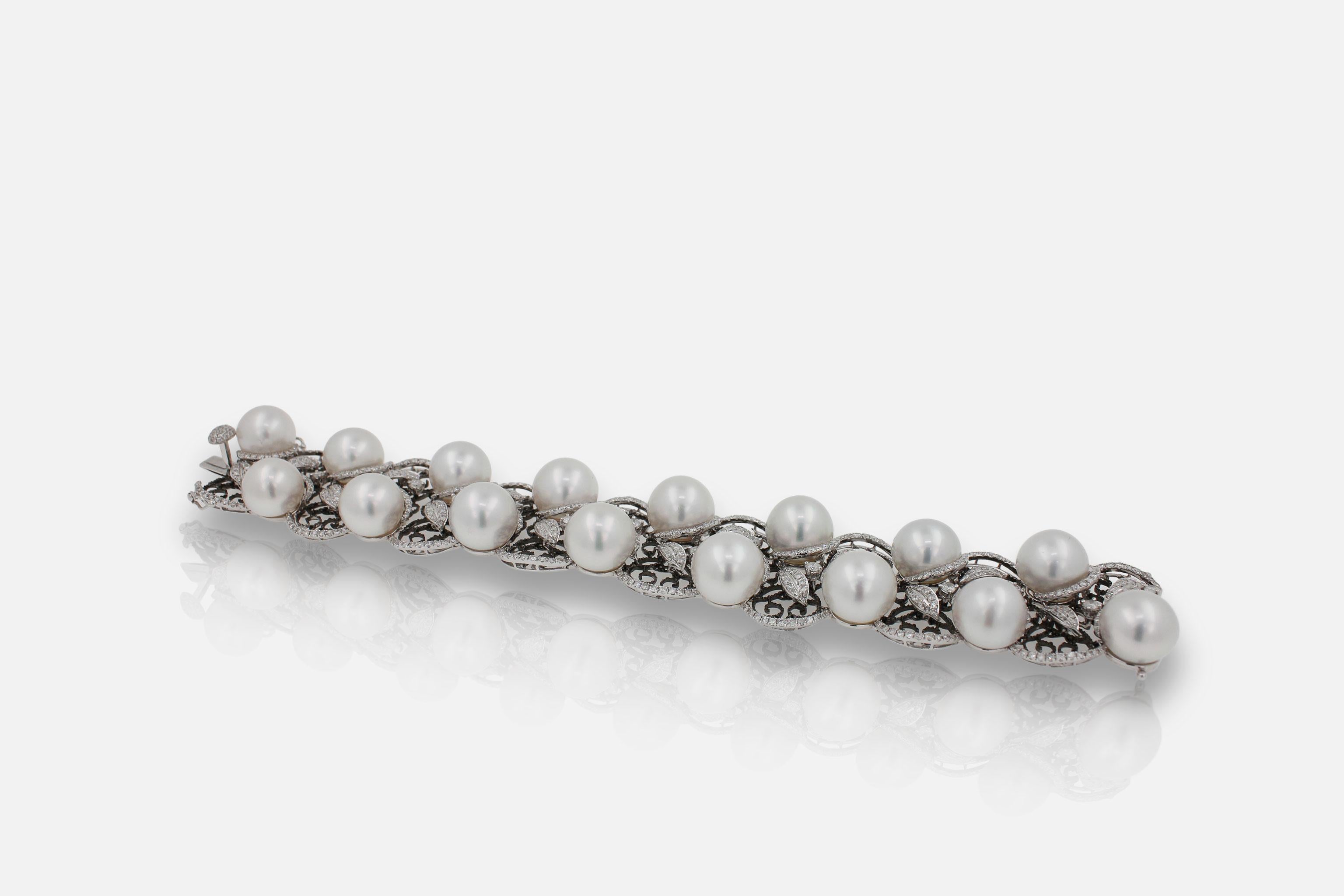 Bracelet en or blanc 18 carats avec perles des mers du Sud et diamants en vente 2