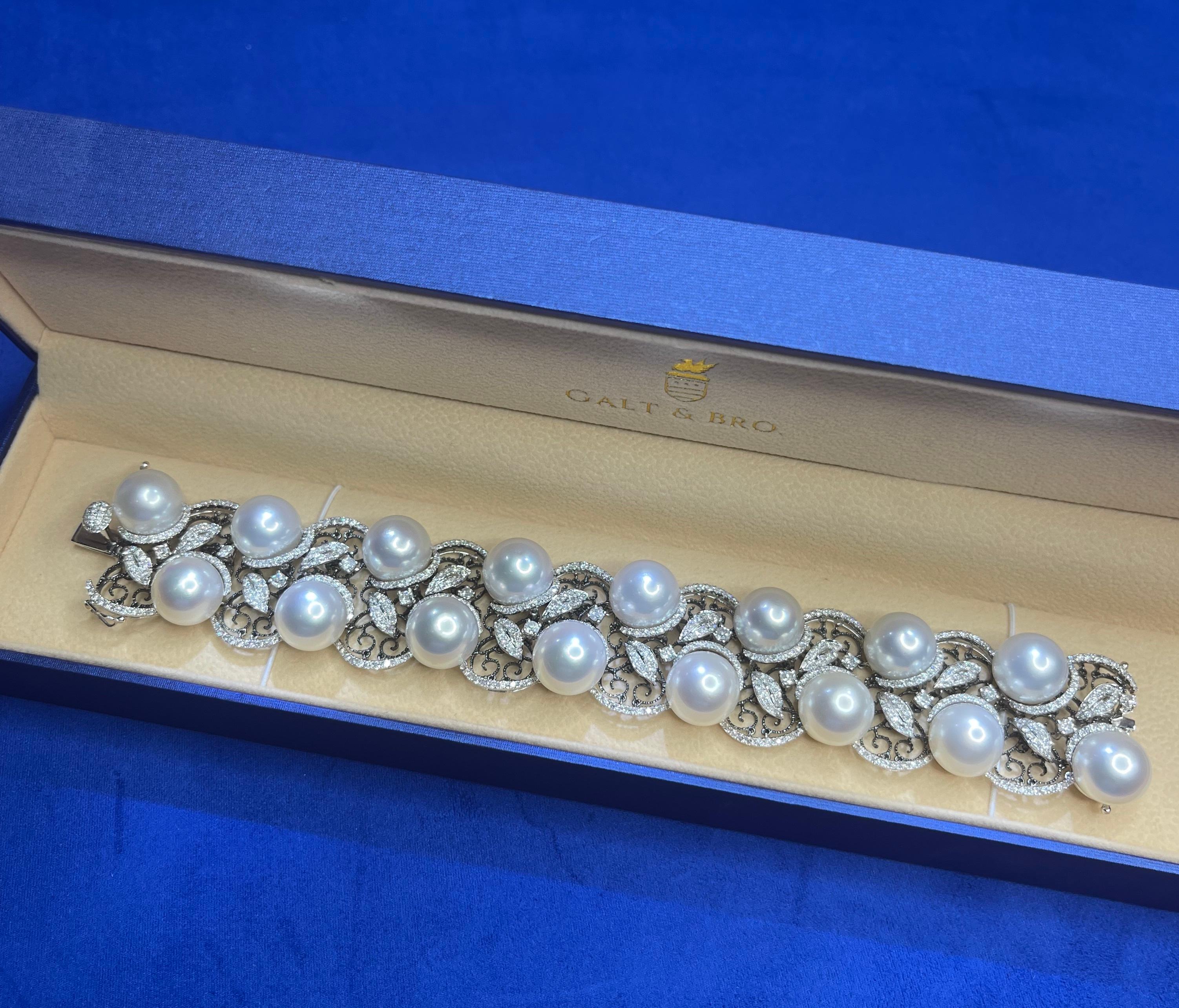 Bracelet en or blanc 18 carats avec perles des mers du Sud et diamants en vente 4