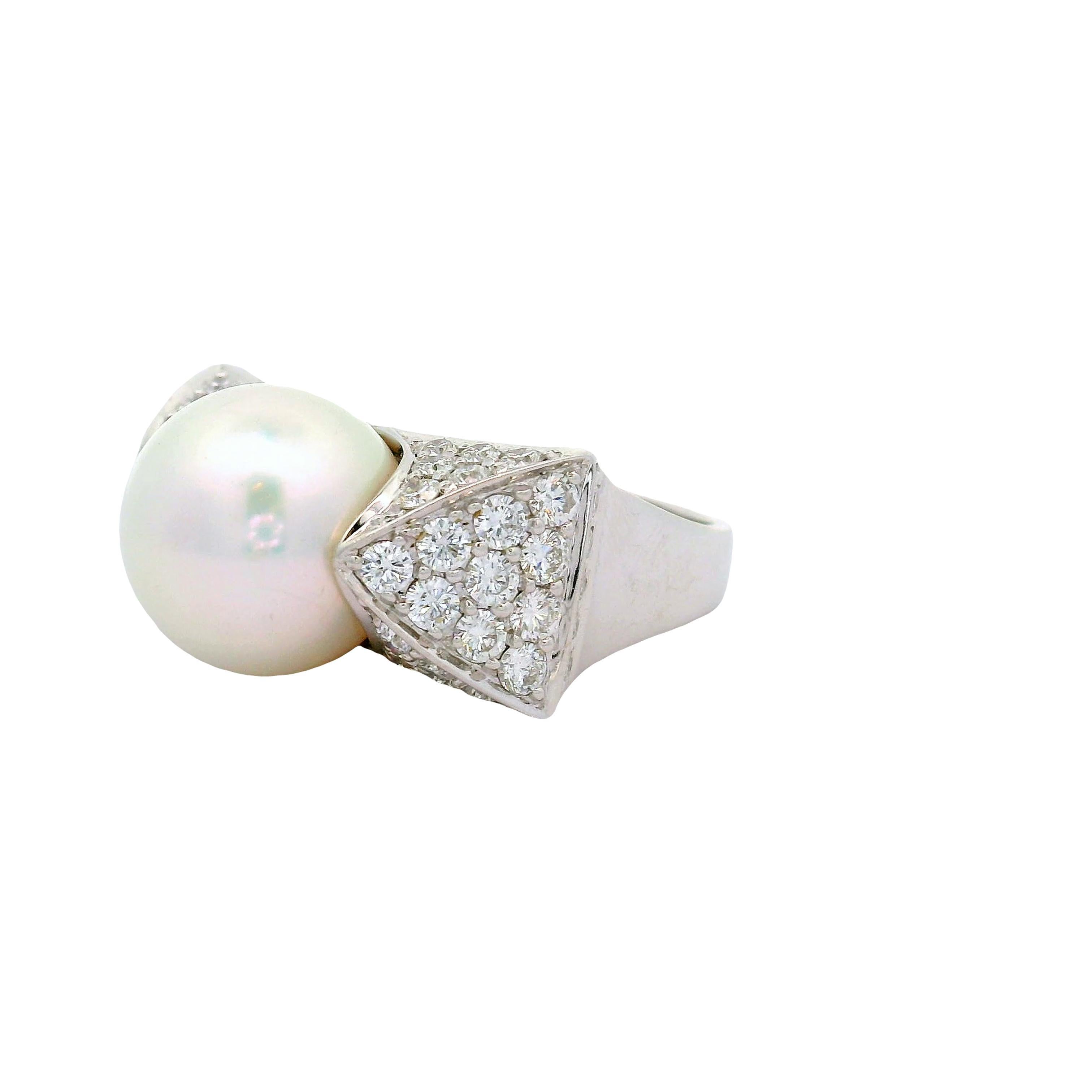 White South Sea Pearl Diamond 18k White Gold Cocktail Ring In Excellent Condition For Sale In Beverly Hills, CA