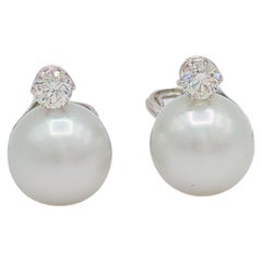 Boucles d'oreilles en or blanc 18 carats avec diamants et perles des mers du Sud