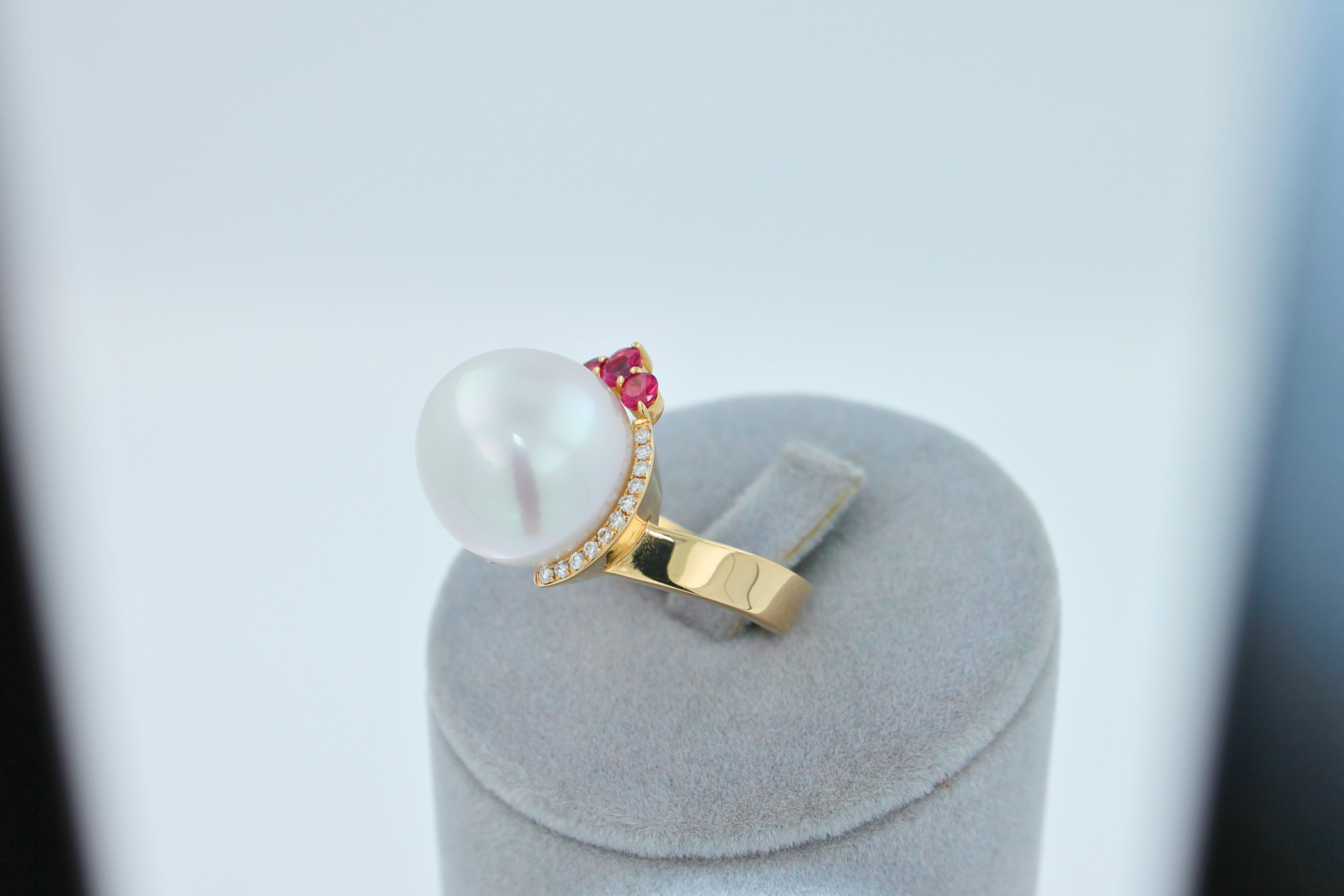 White South Sea Pearl Diamond Halo Comet Form Pink Red Spinel 18 Karat Gold Ring For Sale 12