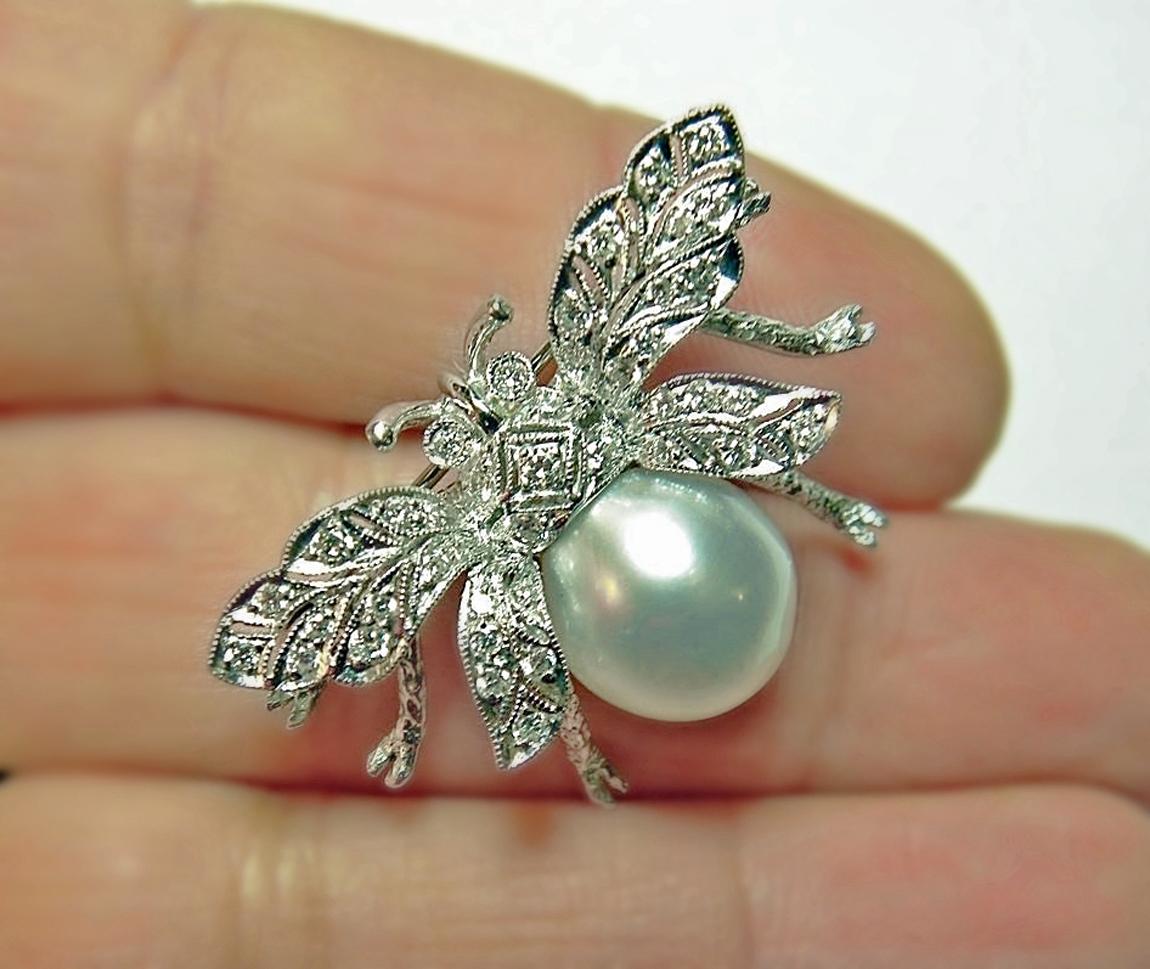 White South Sea Pearl Diamond White Gold Bumble Bee Brooch Pin Broche 18K

Primary Stone: Natural Diamond & South Sea White Cultured Pearl
Shape or Cut Diamond: Round Cut 
Diamond Weight: Approx. 0.50 Carats 
Measurements Pearl: 12.30mm
Enhancement: