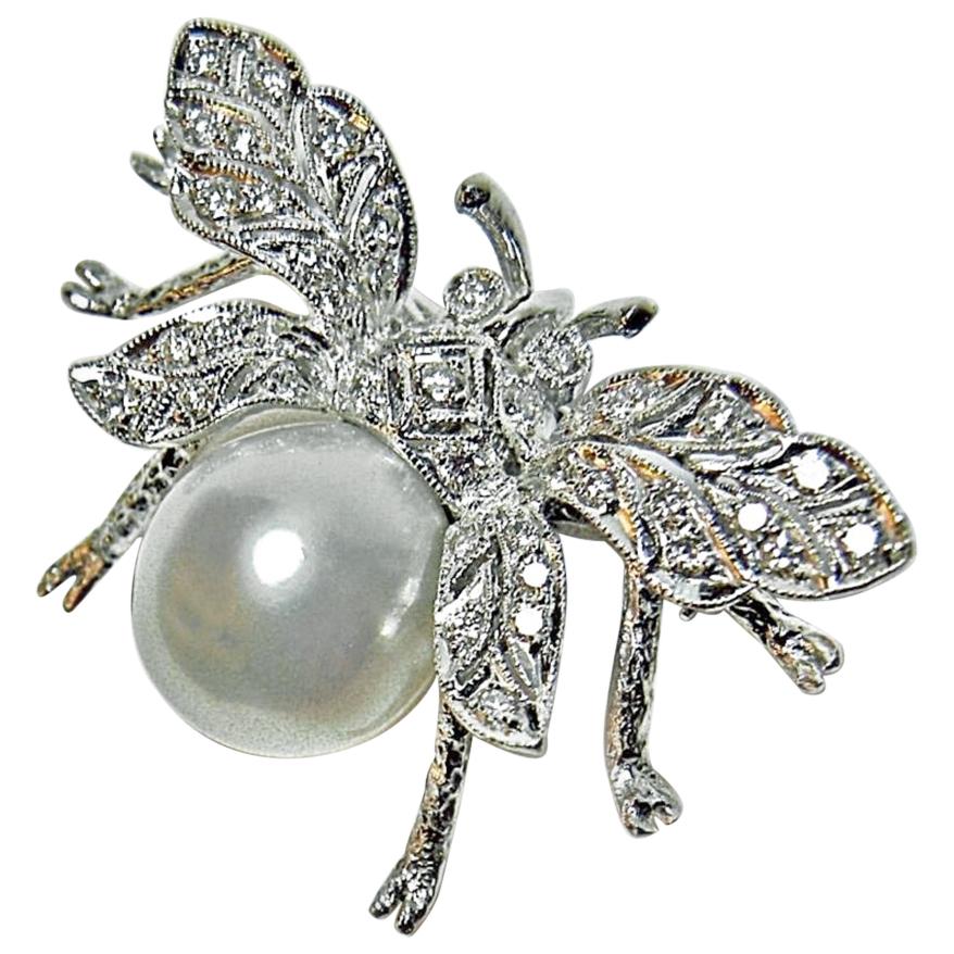 White South Sea Pearl Diamond White Gold Bumble Bee Brooch Pin 18 Karat