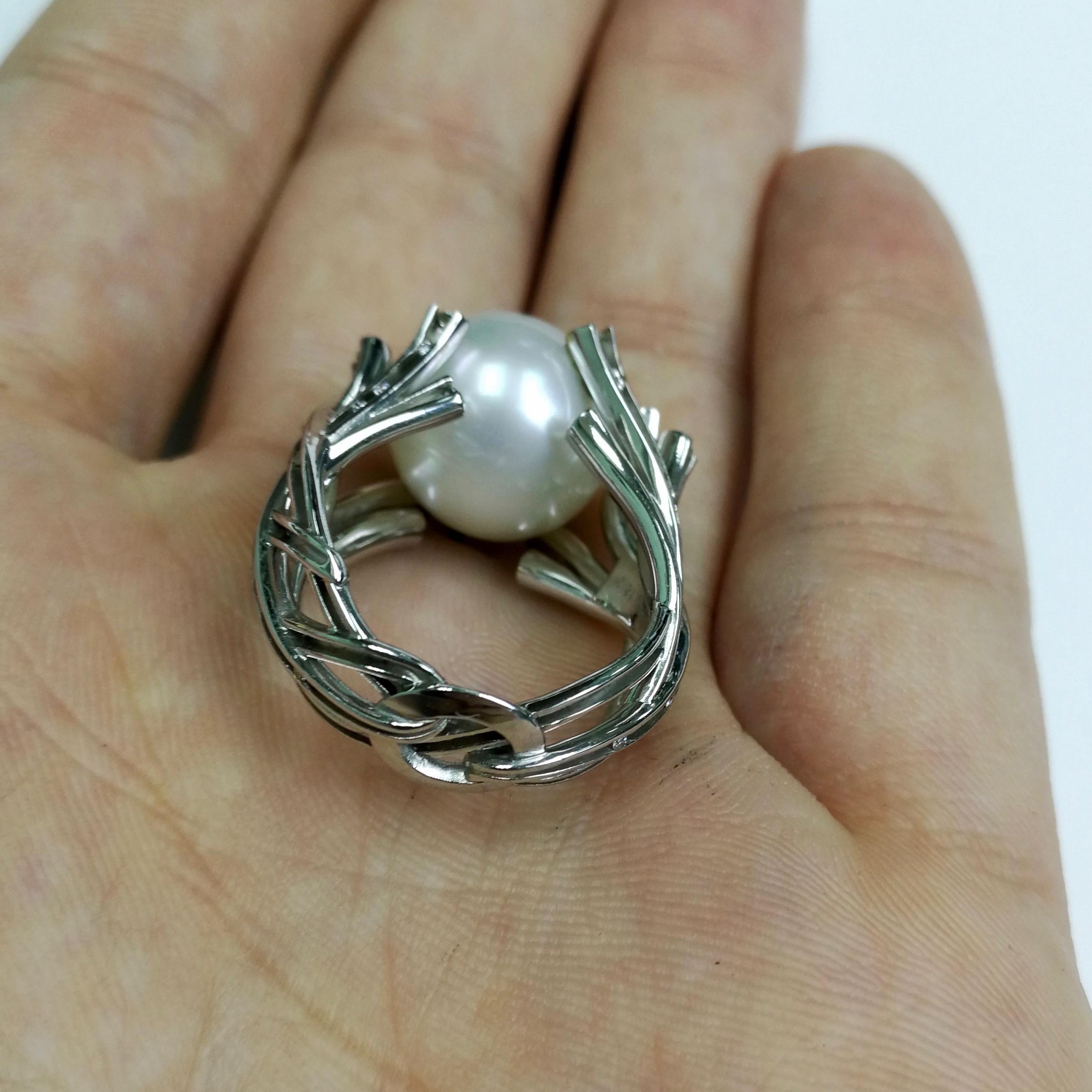 Bague en or blanc 18 carats avec perles des mers du Sud blanches et diamants 7