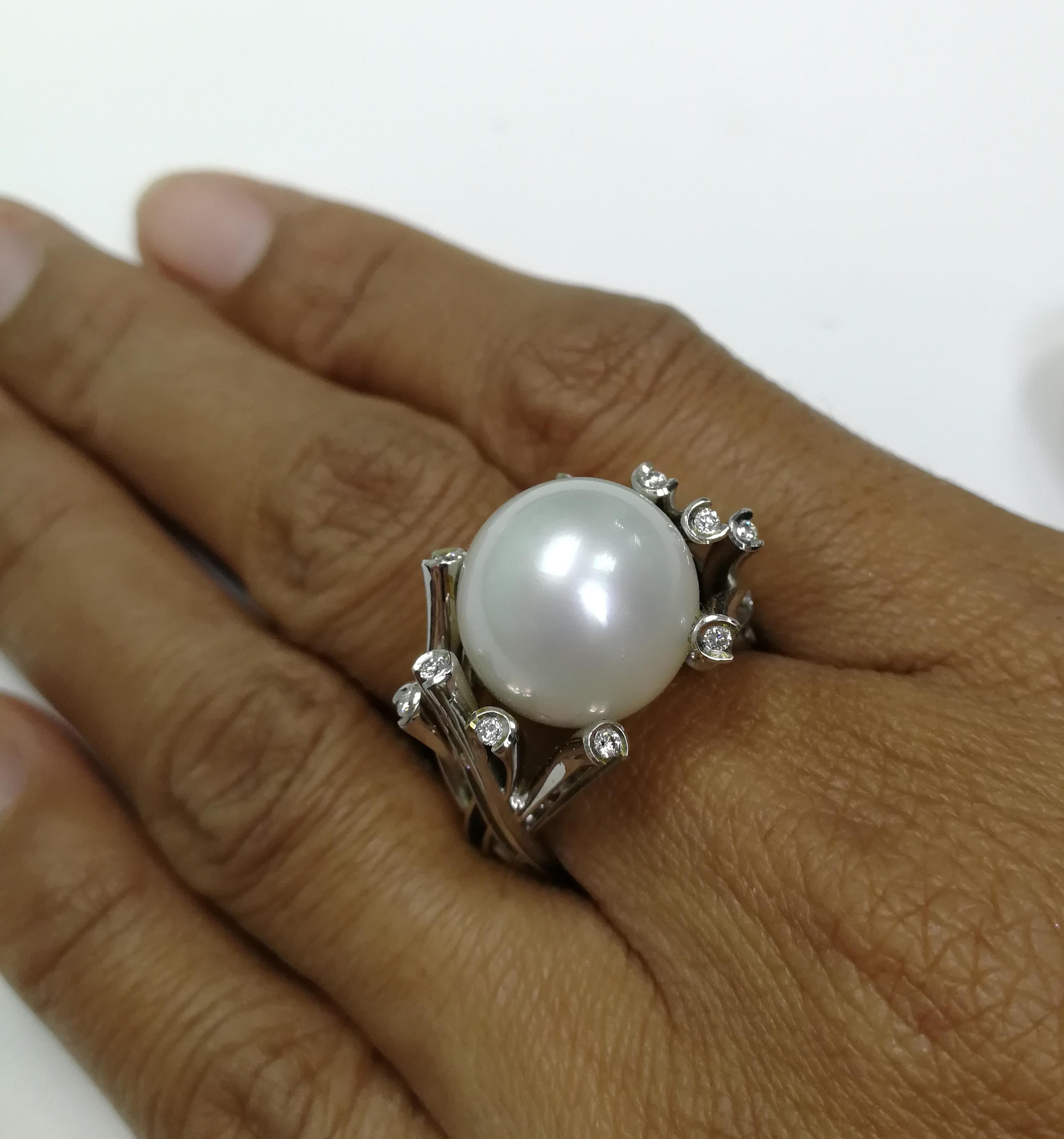 Round Cut White South Sea Pearl Diamonds 18 Karat White Gold Ring For Sale