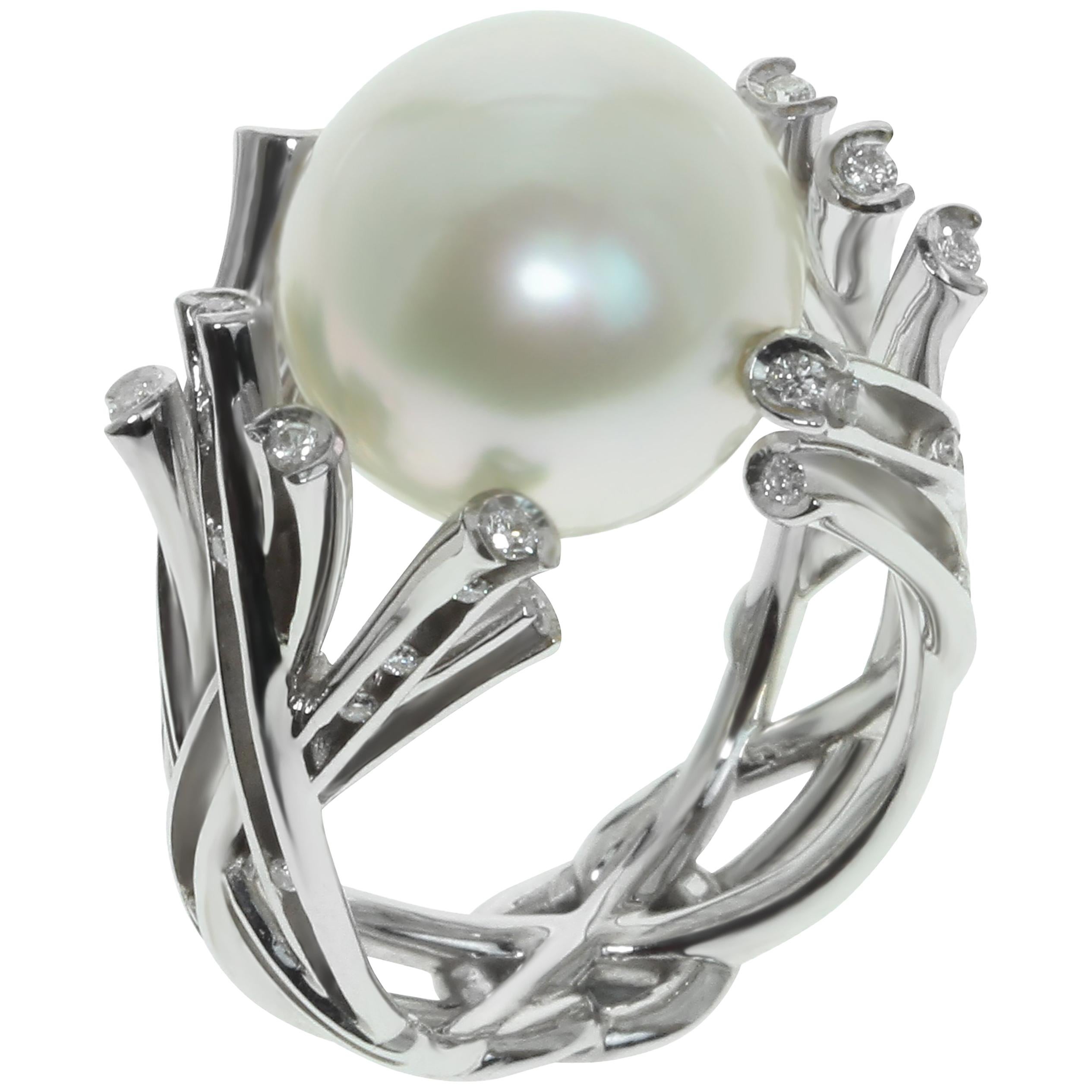 Bague en or blanc 18 carats avec perles des mers du Sud blanches et diamants